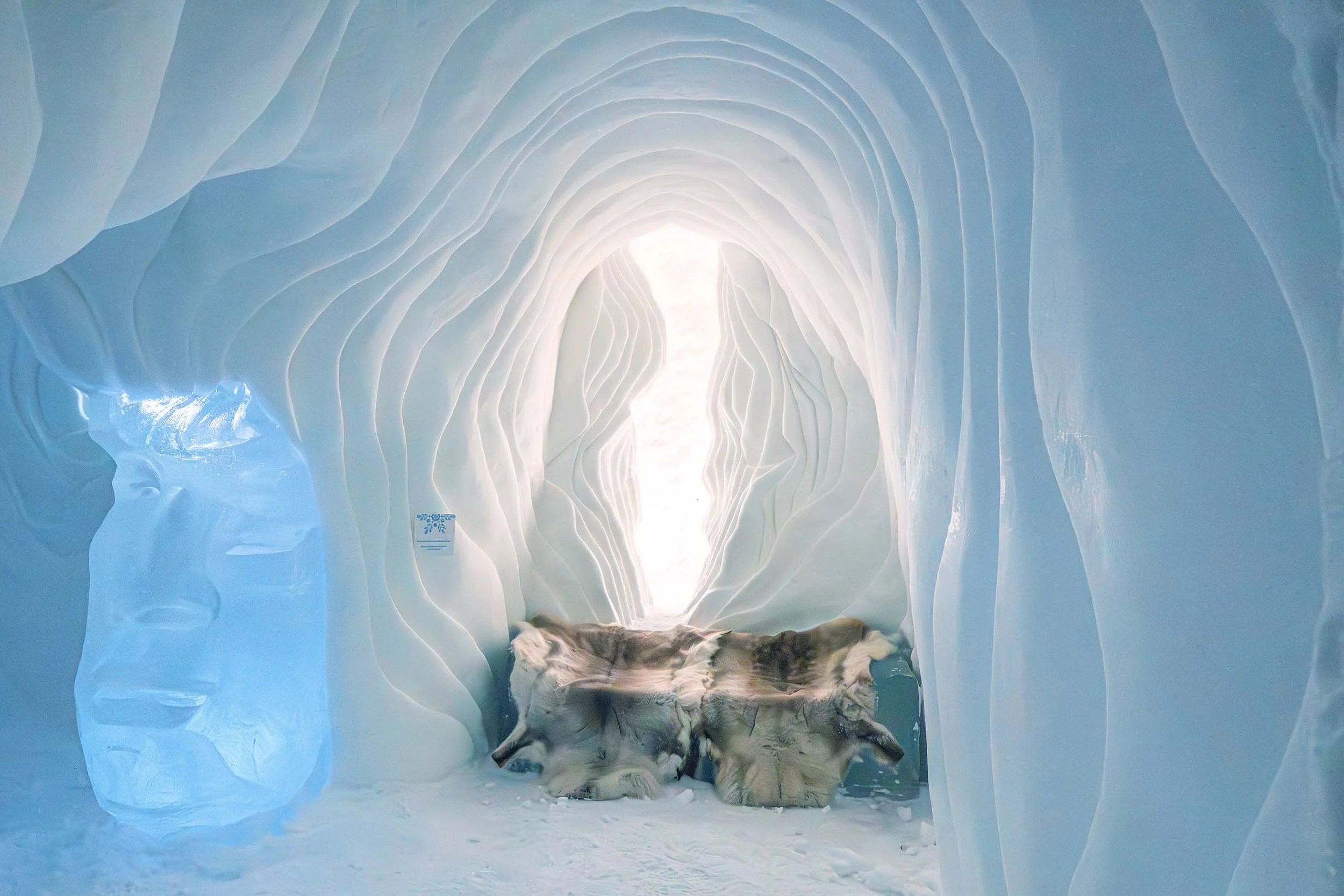 Snow-and-ice-art-Arctic-SnowHotel-Glass-Igloos.jpg