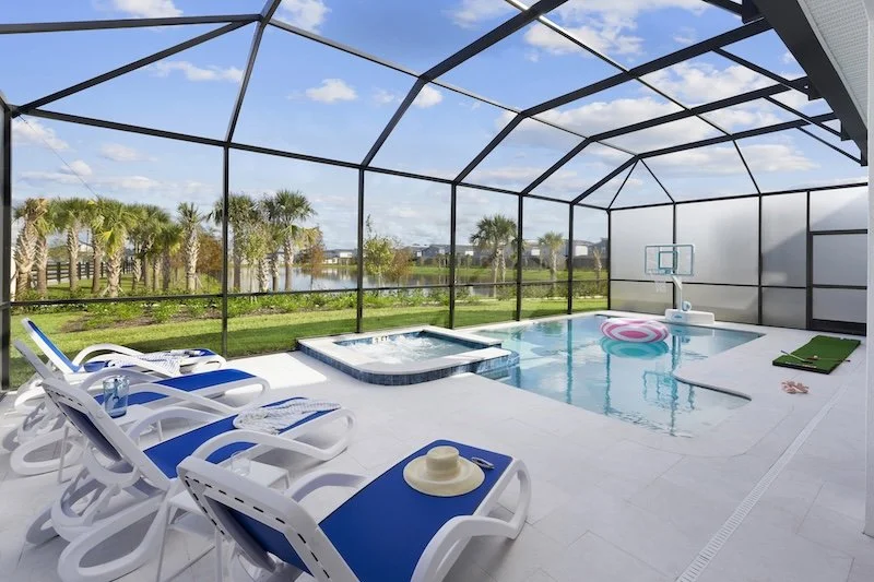 Villatel-Orlando-Resort-Estate-pool.webp