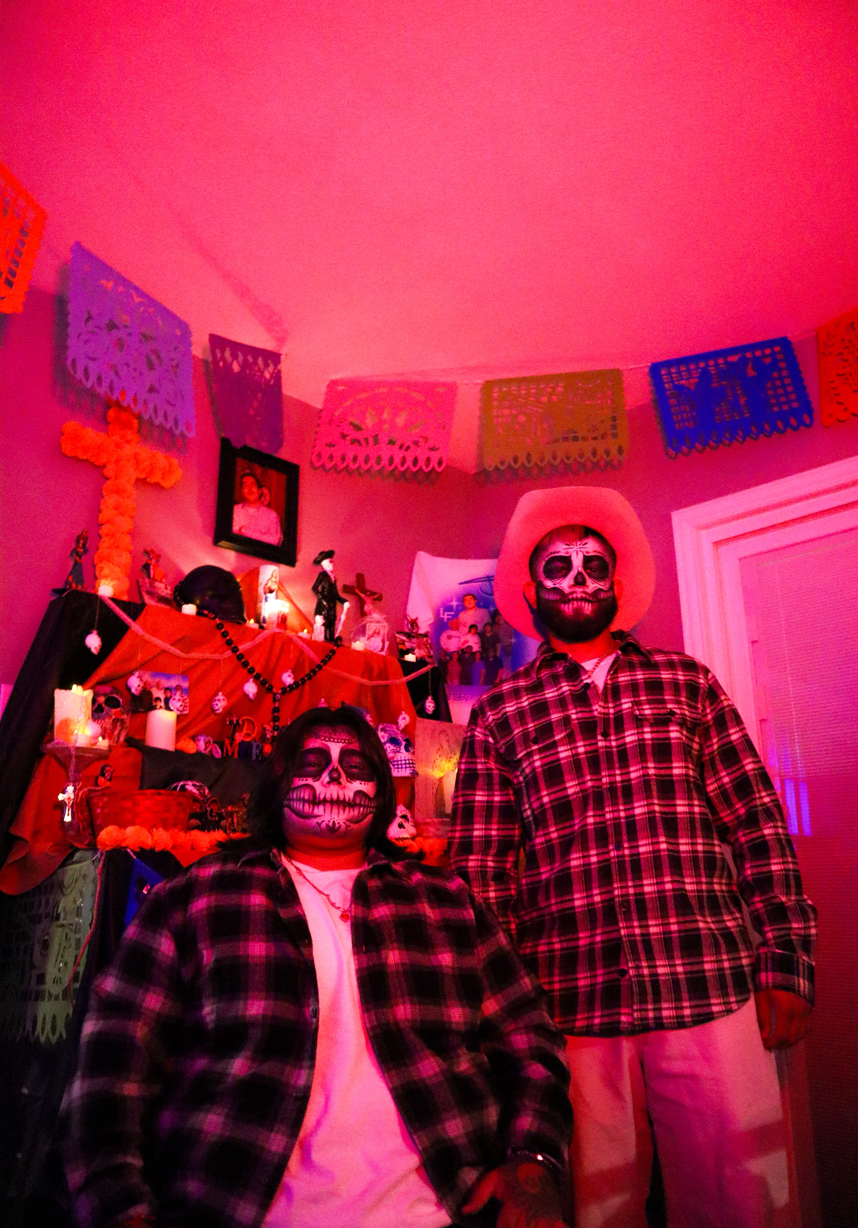 Hermanos; En Vida & Muerte