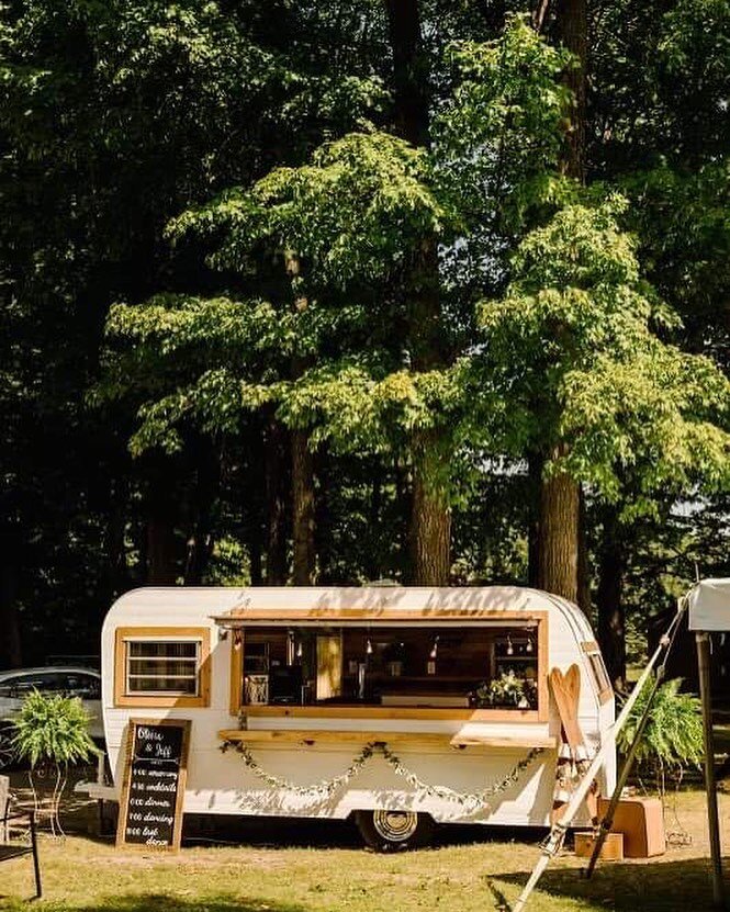Not much of this beautiful green left around Northern Michigan, but we do have a few more weekends available for fall or early winter weddings and parties! Also booking for 2023 events!

Cheers 🍻

#mobilebar #mobilebarsinthewild #vintagecamper #chee
