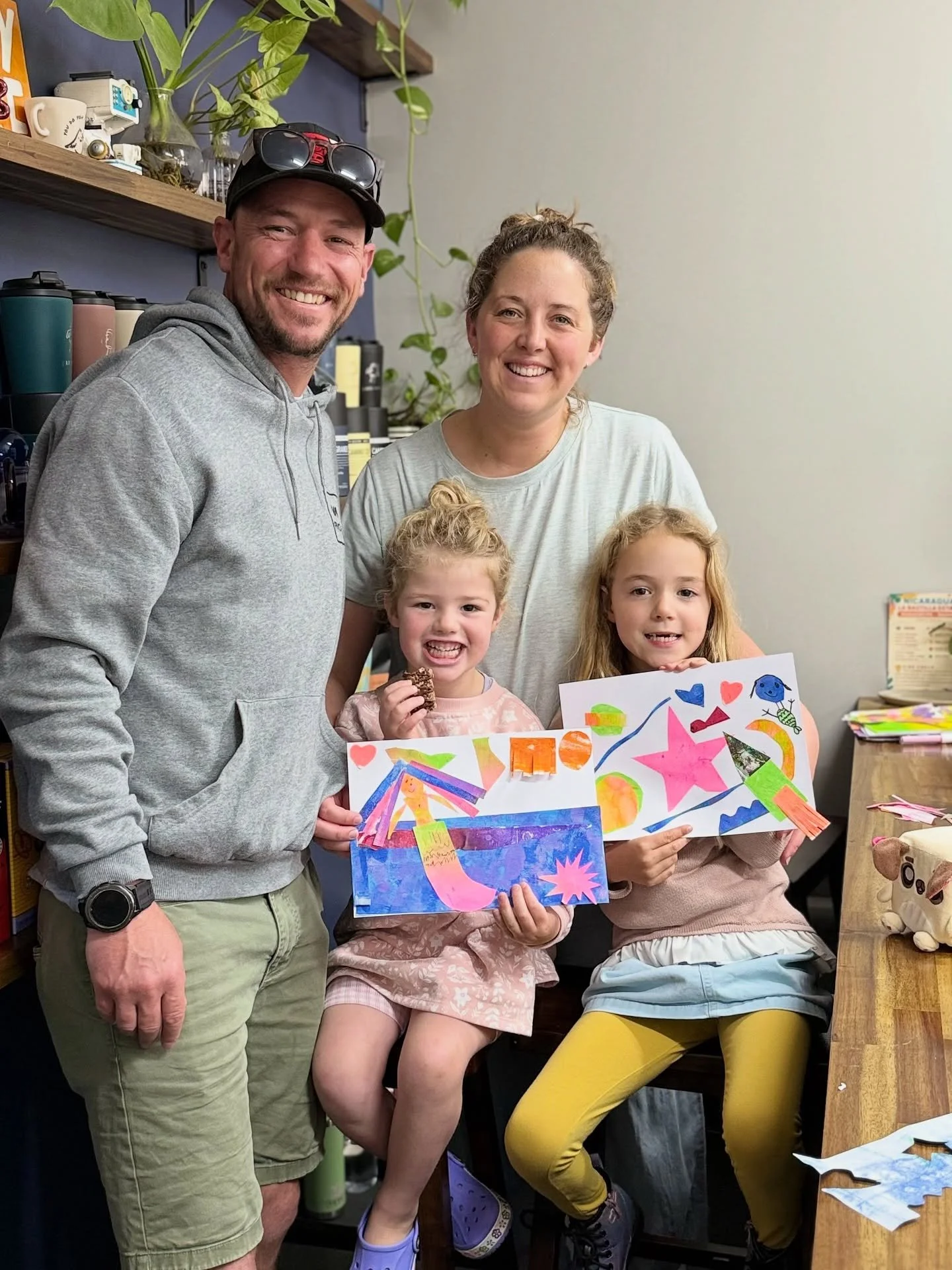 Today&rsquo;s kids collage workshop was a huge success! 😄

It was awesome to see so many beautiful families enjoying some creative time together. 

Everyone tapped into their imagination and made amazing artworks filled with vibrant colours and oozi