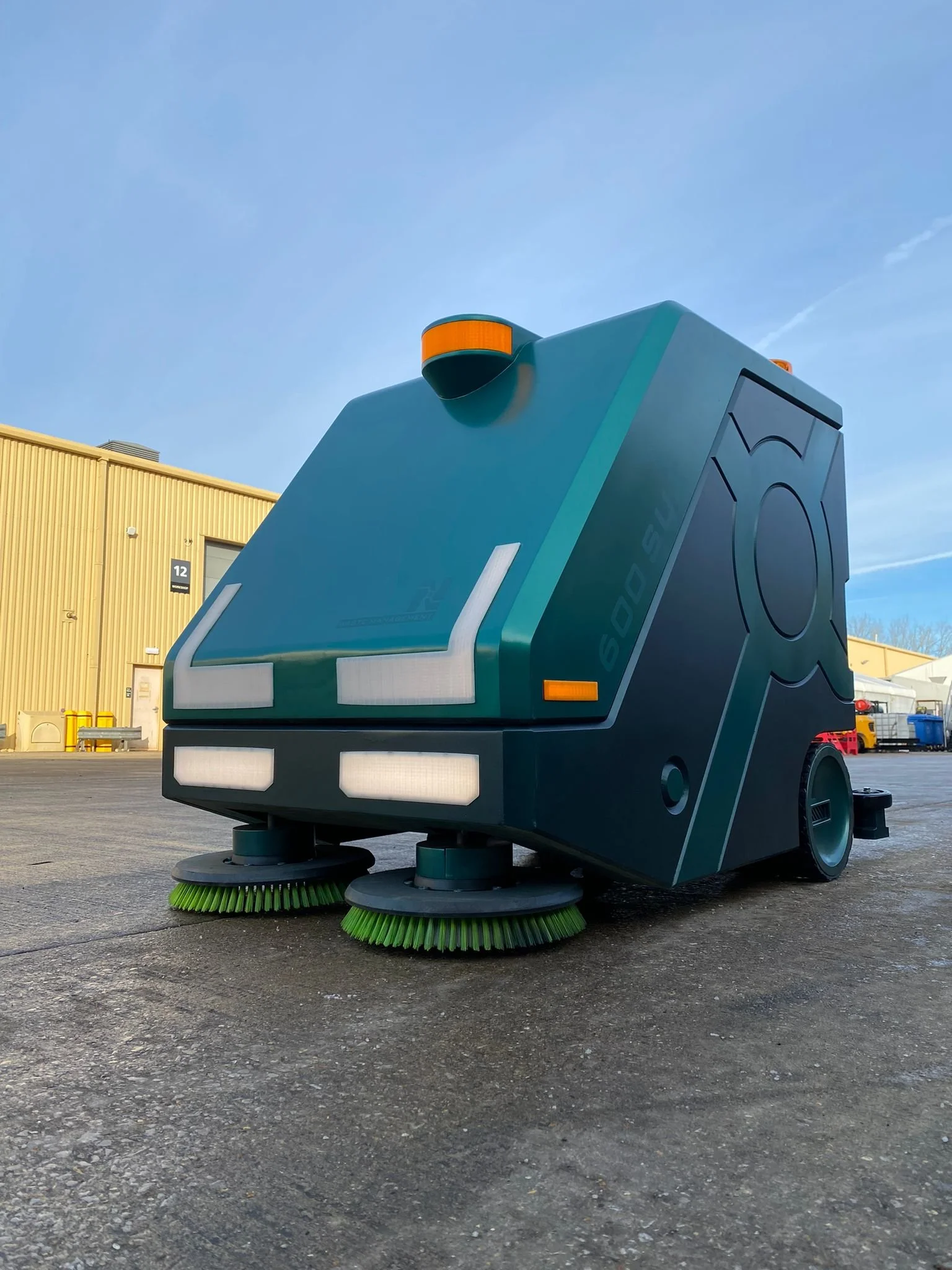 FLOOR CLEANING ROBOT FOR 'THE RUNNING MAN'