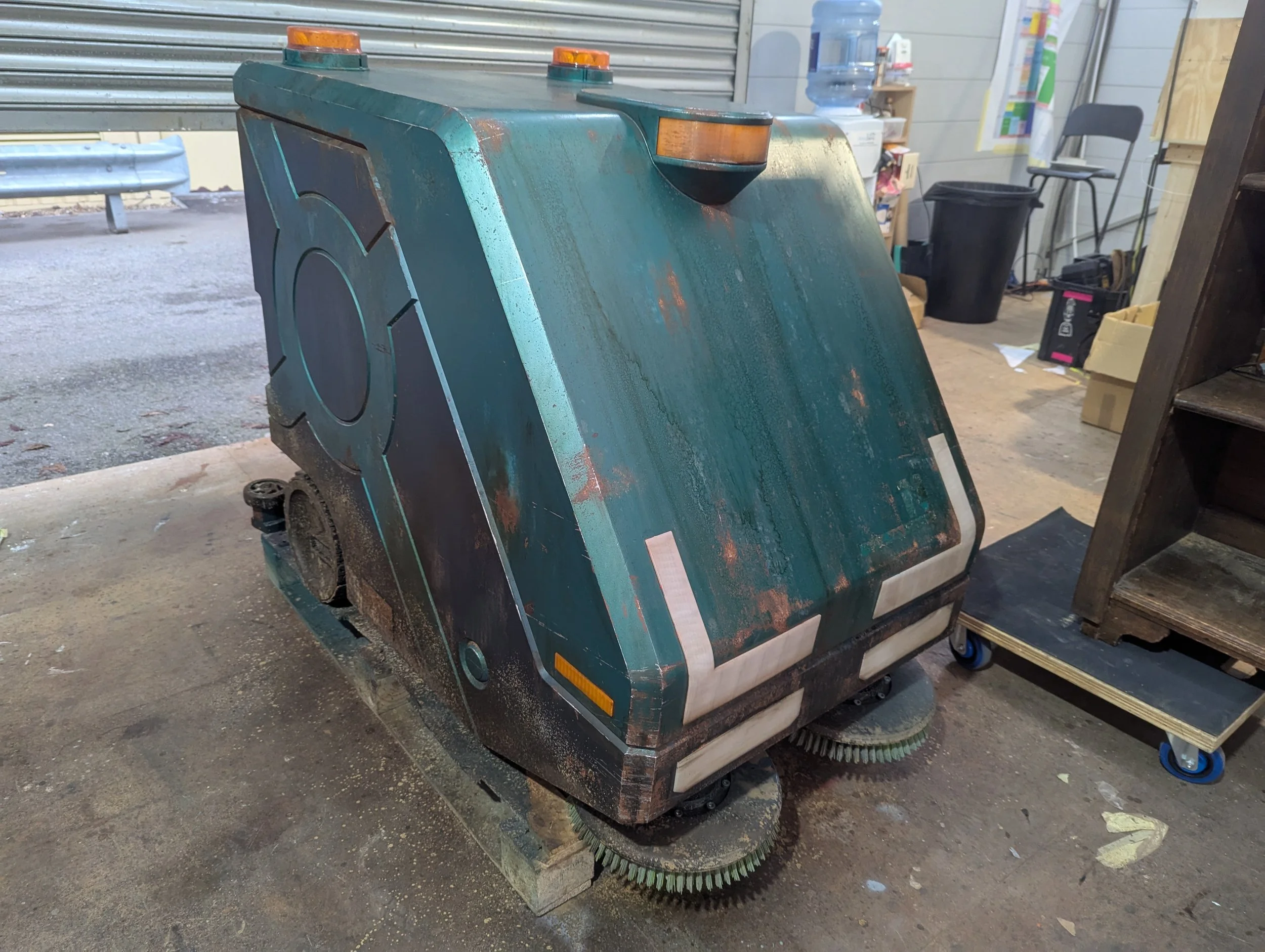 Floor Cleaning Robot for The Running Man