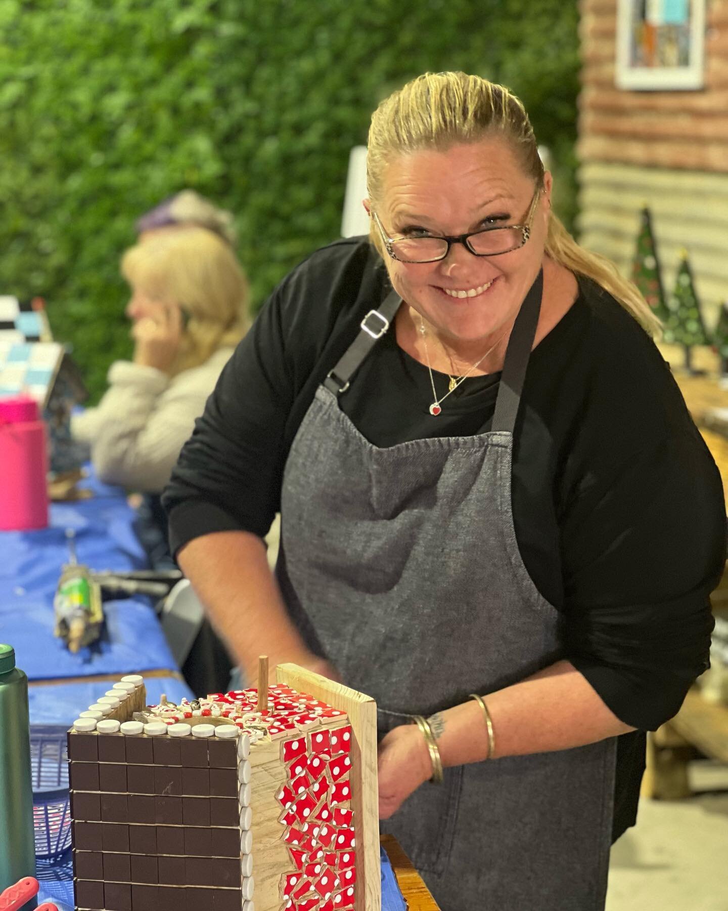 🌿 What a fun workshop 🐦 🌿🏡🥂Thank you Ange from @angesmosaics for bringing your Mosaic Birdhouse Workshop to Moonta 🥰 What a fun day 🌿🏡🐦🥂