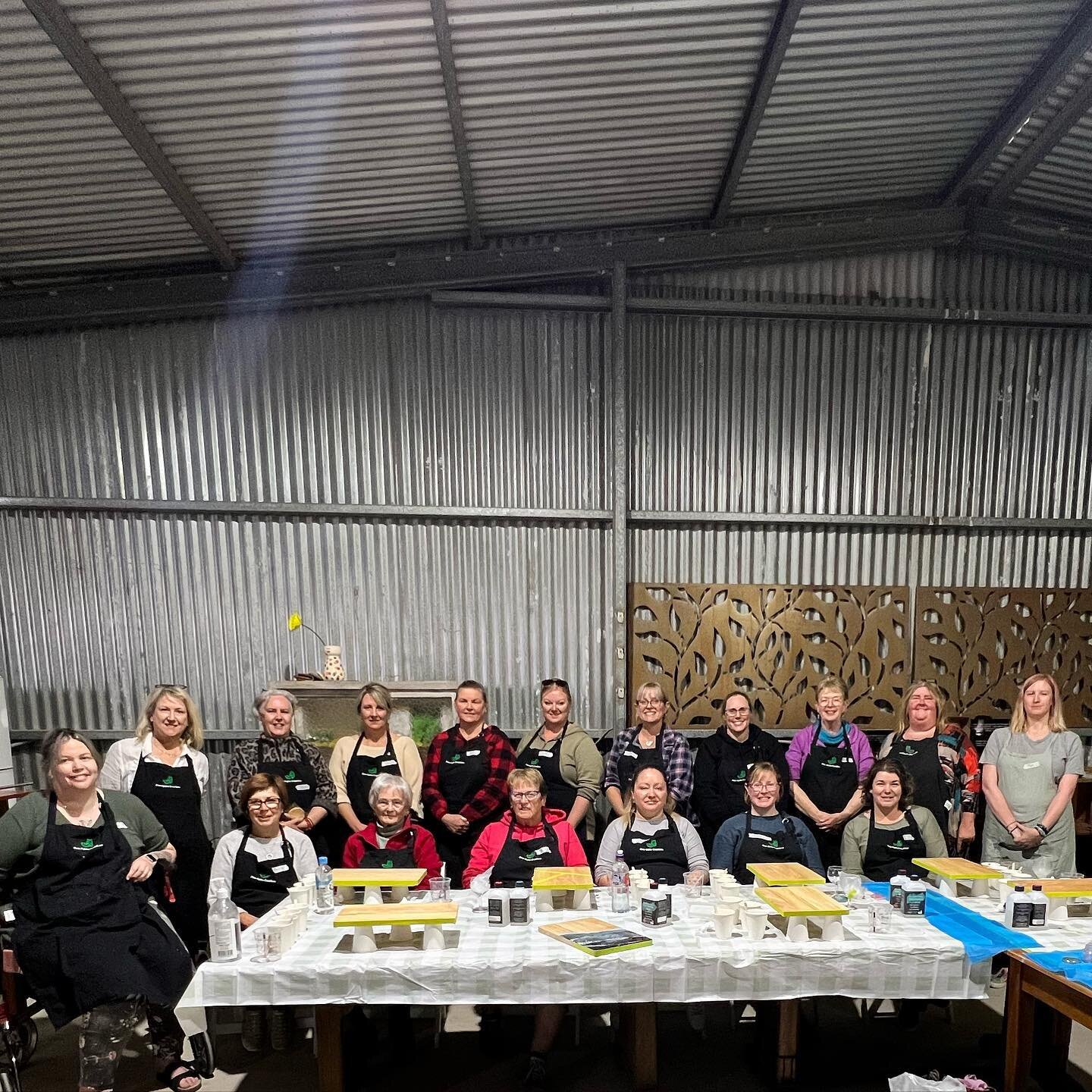 What a lovey way to spend a Sunday arvo 🌿🥂 Thanks to Mel and everyone that joined us today 💚 Can&rsquo;t wait to see the finished boards tomorrow 🥰 @pine_apple_creations