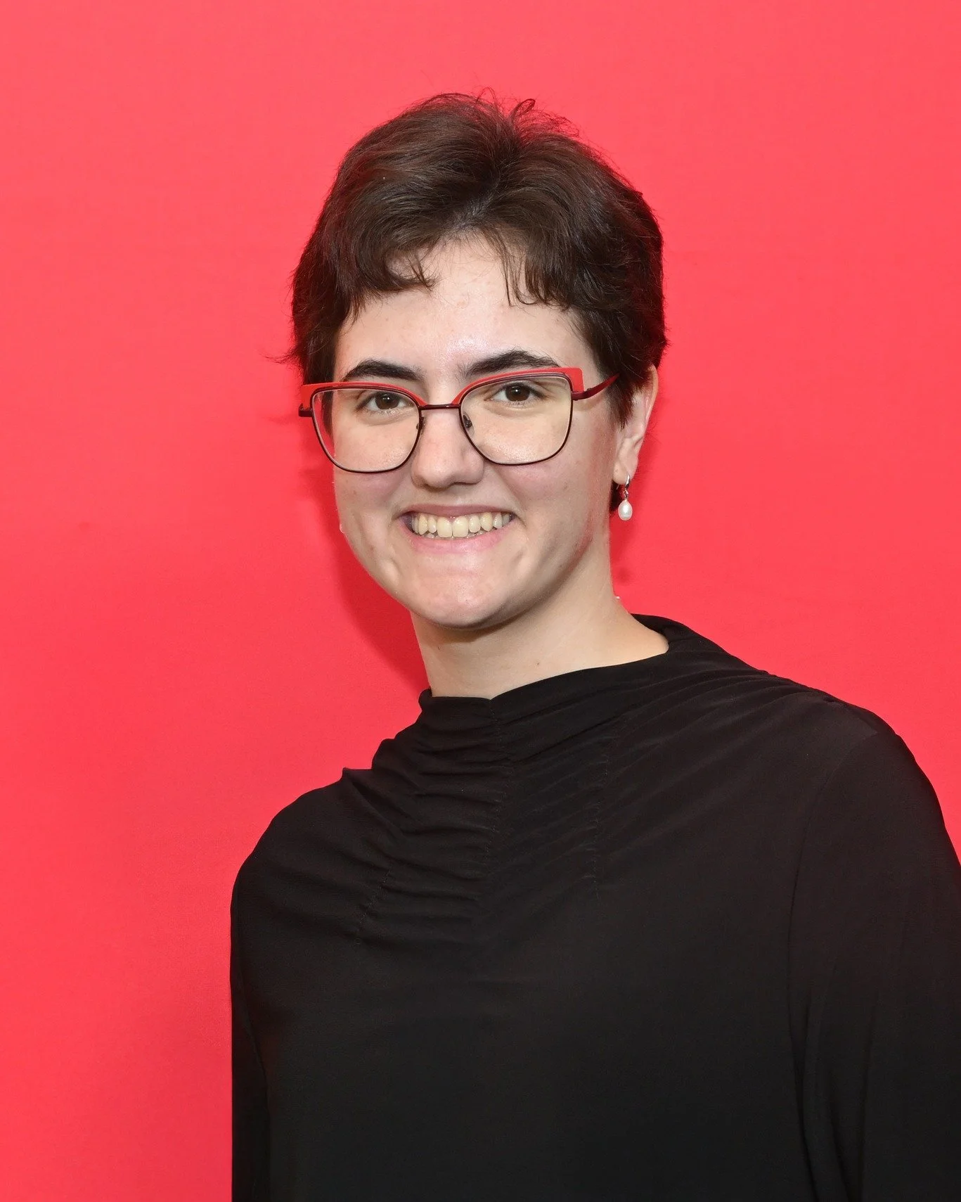 The Brain on Art Series: Introducing Julia Cossarin! 🎨🧠

Kawartha Art Gallery first met Julia when after attending jewellery making classes, Julia brought a selection of her jewellery into the Gallery.

The Gallery was so impressed with the quality