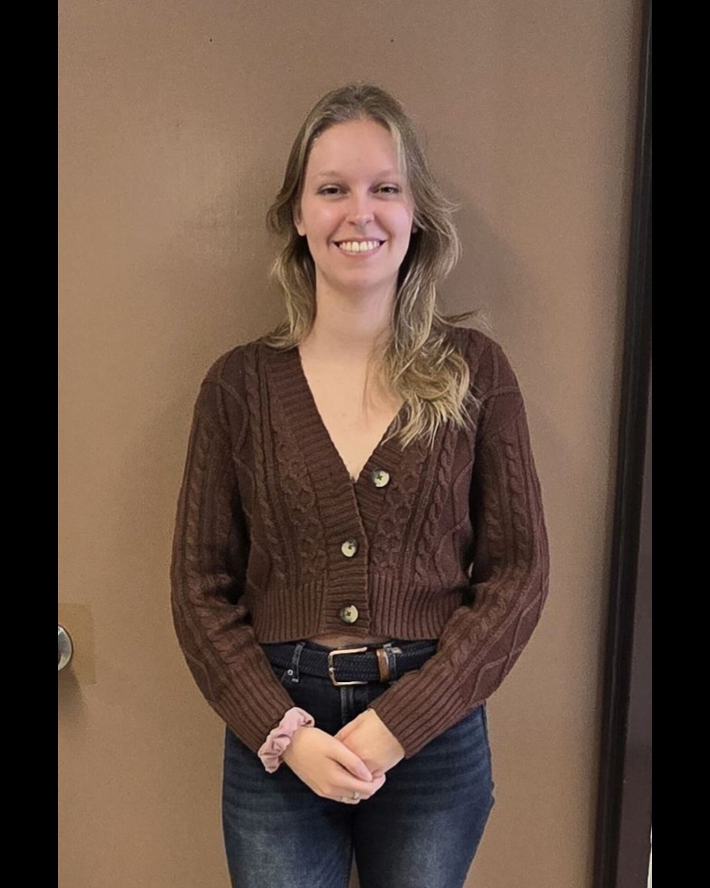 Please join us in welcoming Rylie Van Halteren to Kawartha Art Gallery! 😊 Rylie is a wonderful addition to our Crazy Creative team and will be with us every Saturday. 🖌️🎉

Rylie is a realist painter whose work centers on intimate portrayals of wom