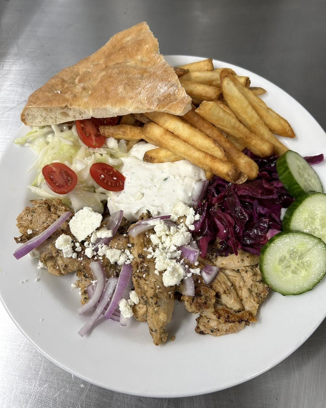 &bdquo;D&ouml;ner macht sch&ouml;ner&ldquo; Teller is one of our new Summer dish items. Have you had a chance to try it yet? 
#d&ouml;nerteller #chicken #germanrestaurant #biergarten