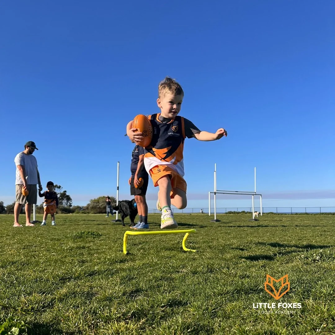📸 Some pics from this afternoon’s make up class! 
#pups #kits #littlefoxes #littlefoxesfootyacademy #afl #sydney #auskick #australianrulesfootball #sydneyafl #sydneyafljuniors