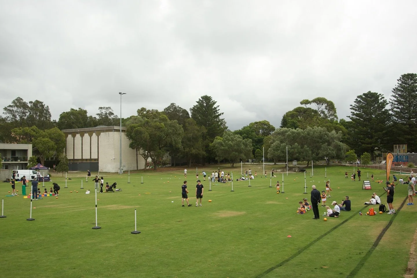 🤔 Not sure on what to do on a Saturday or Sunday morning? 

Barracluff Park in North Bondi is where it&rsquo;s at!! 👌🏻

⏰ Our classes run from 9am -12noon. 

🖥️ Check out our website ( littlefoxes.com.au ) for exact age groups and times. 

#afl #