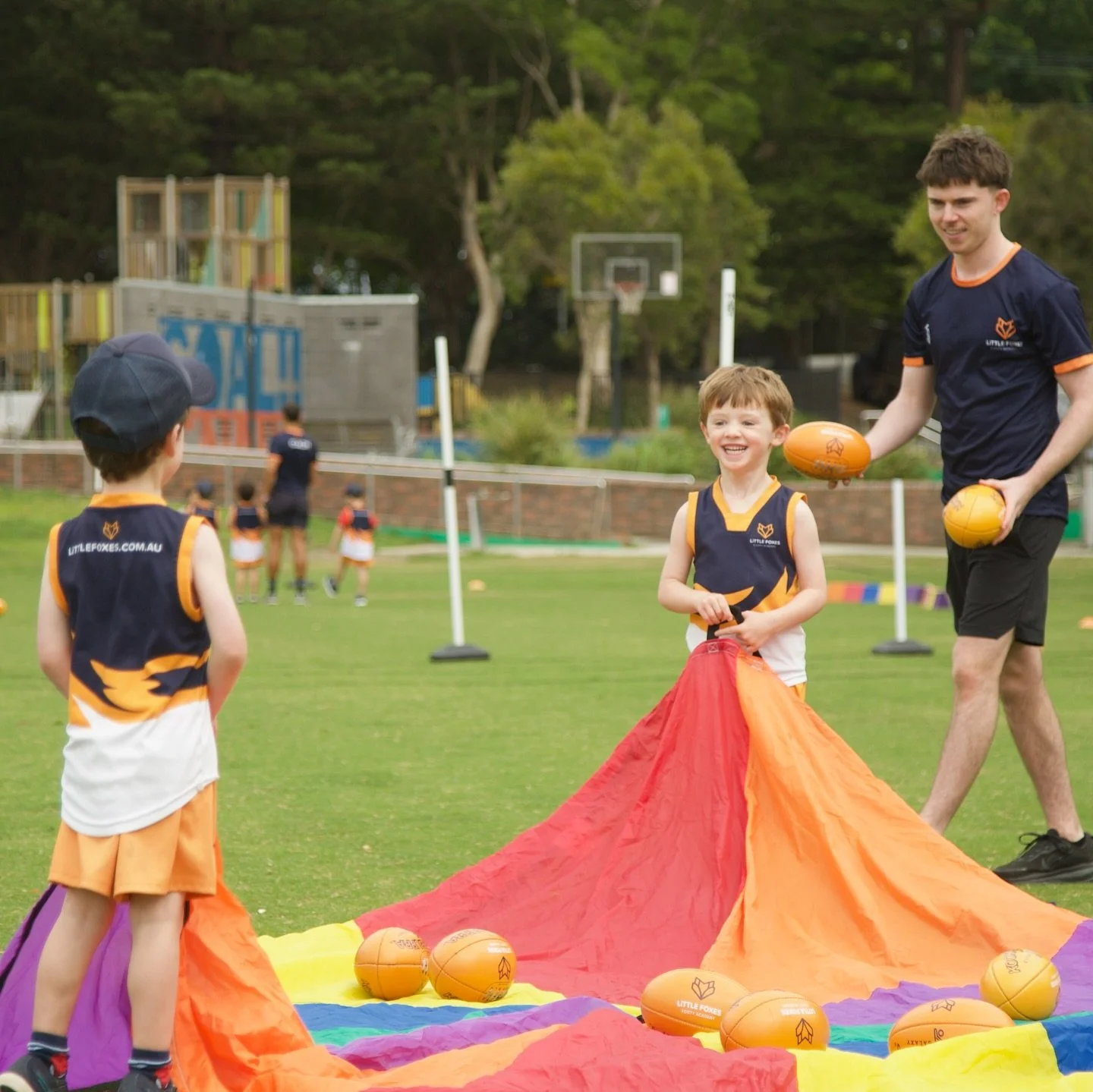 Parachute 🪂, hula-hoops ⭕️ and tackle bag 🤼&zwj;♀️ = FUN 🤩 

Our kits (3-4 year olds) having a great time! 

&ldquo;Where it all begins..&rdquo; 🦊 

#littlefoxes #littlefoxesfootyacademy #afl #sydney #auskick #aflsydney #aflsydneyjuniors #aussier