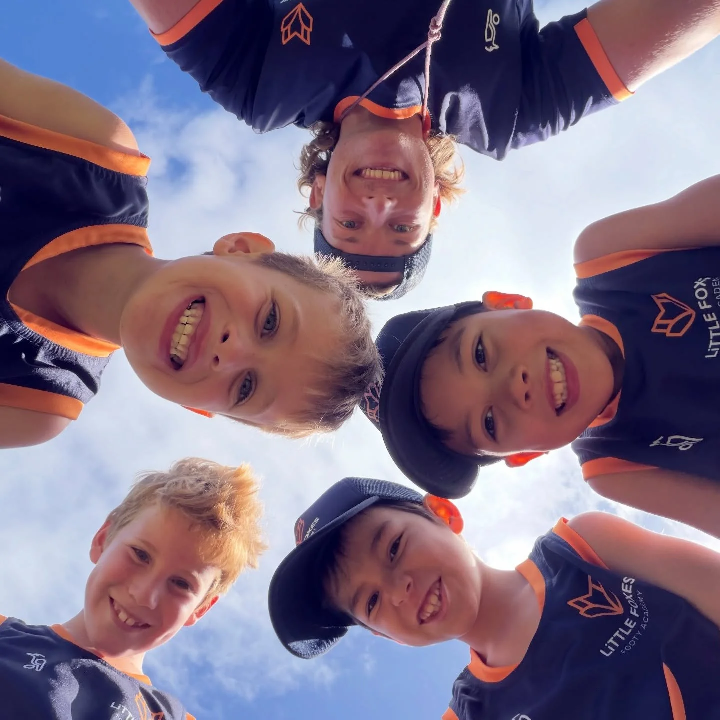 All smiles in today&rsquo;s class for the Swifts (7-8 year olds) 😃 

#afl #sydney #littlefoxes #littlefoxesfootyacademy #auskick