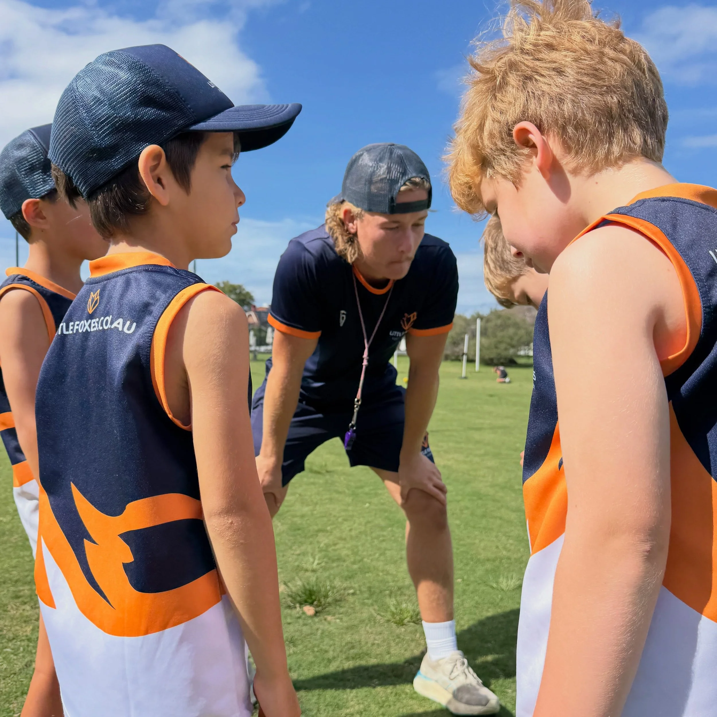 Thinking hard about the tactics they are gonna use in the games! 💭 

Our classes from Cubs + (4-5) always finish with a game to help teach them the game - where to run, ball movement etc so they are ready when they are in @aflauskick 🏉 

🦊 &ldquo;