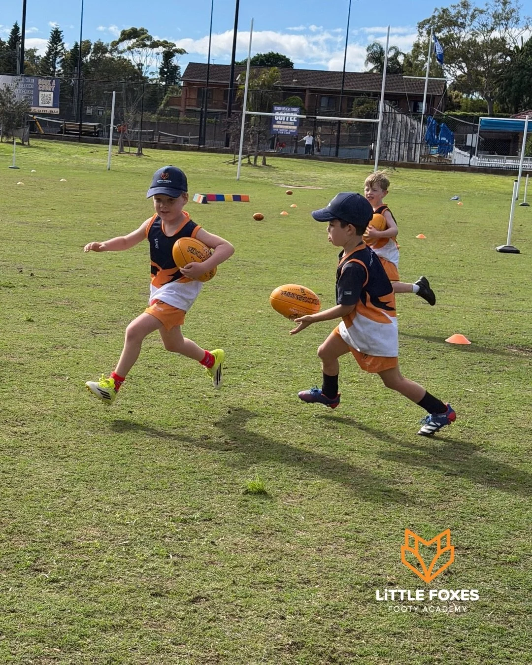 And we&rsquo;re back&hellip;. 🔥 

Term 4 has officially begun! Here a few snaps from today! 📸 

Looking forward to Sunday classes beginning tomorrow! 👏🏻 

#afl #sydney #littlefoxes #littlefoxesfootyacademy #whereitallbegins