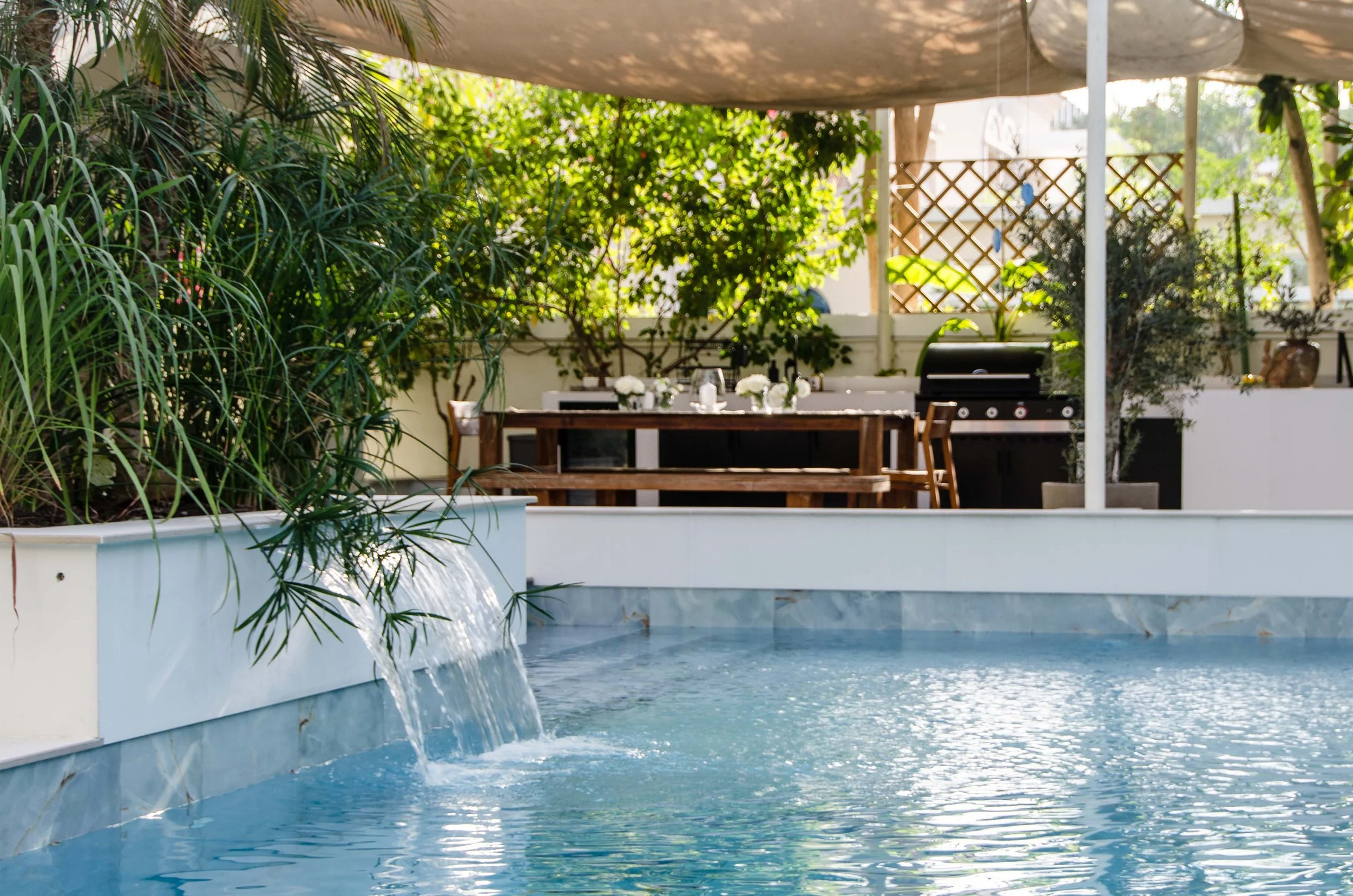 Pool and lounge.jpg