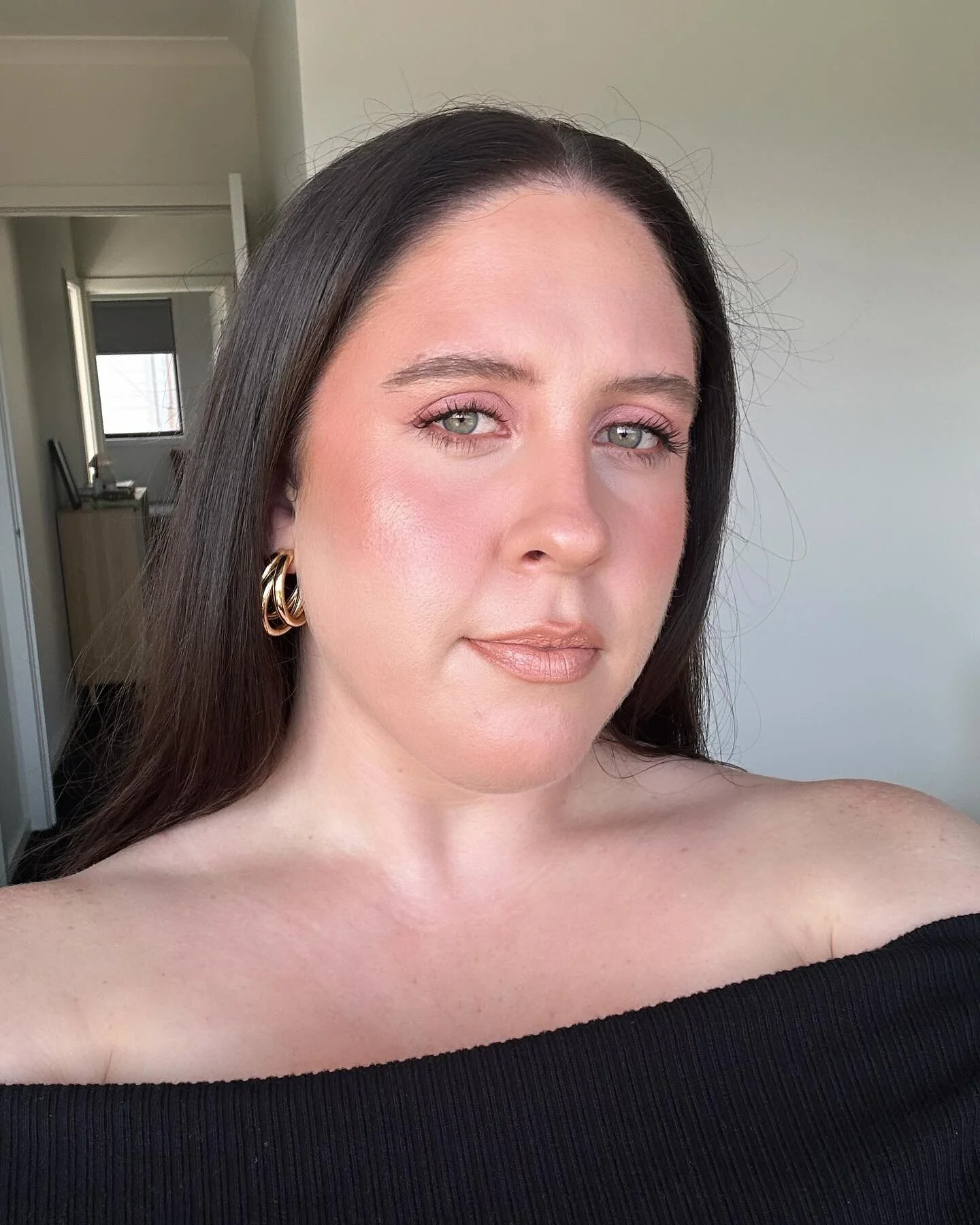 Festive szn glam! 💖
Fly aways were out and about yesterday!!
.
.
Bridal, Special events, birthdays + more! 
- makeup
- Spray tans 
- Hair styling with @linear
CONTACT US: 
📧  Beauty@showcasemakeup.com.au
💻  www.showcasemakeup.com.au
🖥️ https://