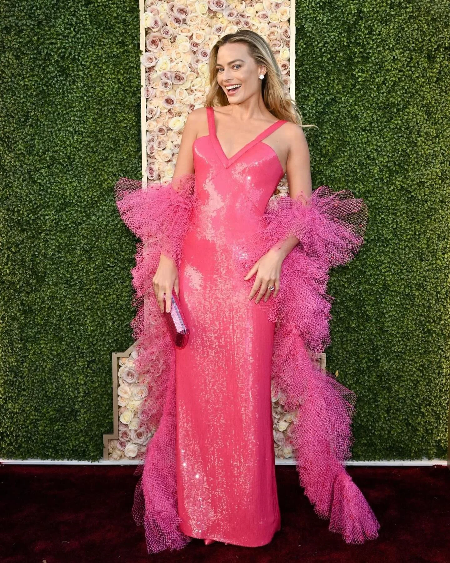 Need we say more! 🌷🔥 The ever stylish and iconic Margot Robbie absolutely killed the Golden Globes today! She also won 2 awards 🏆🏆