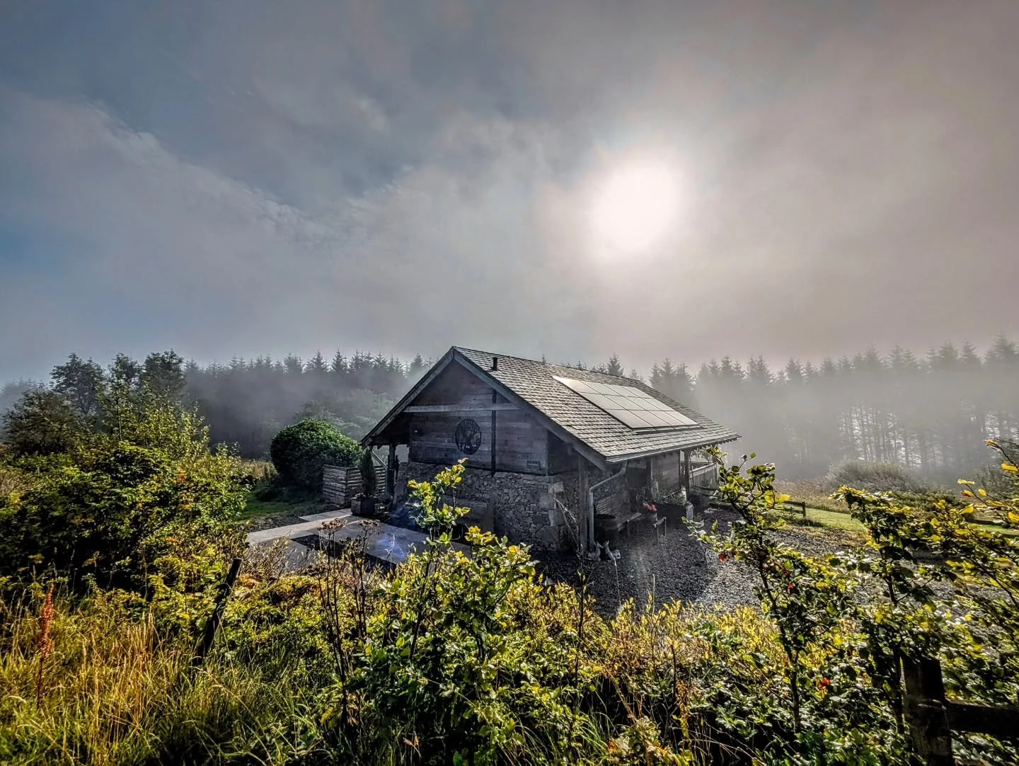 We've just had a cancellation for this weekend, arriving Friday 31st 2 pm onwards. Get in touch if you'd like to stay x 
.
.
#lastminutegetaway #hottubgetaway #dogfriendly