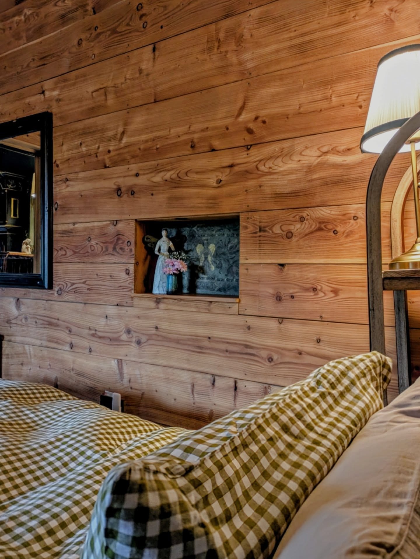 Somewhere to relax and recharge. And sit in your jammies all day long if you want to. Bis sp&auml;ter x
.
.
#retreat
#boutiqueretreat #cabinfor2 #woodenchalet #lodgewithhottub