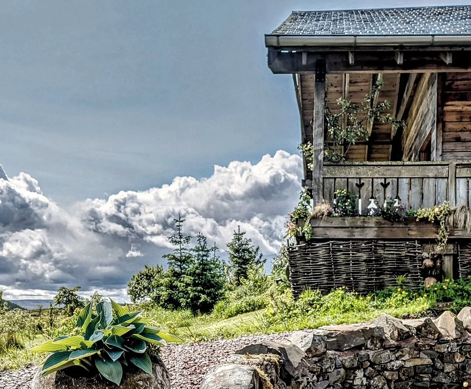 sideofalpnhaus.jpg