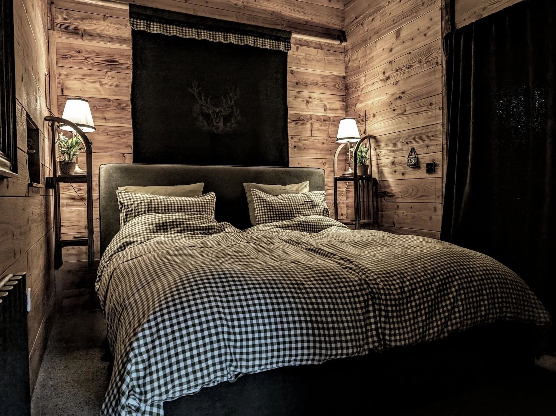 alpnhausbed.jpg
