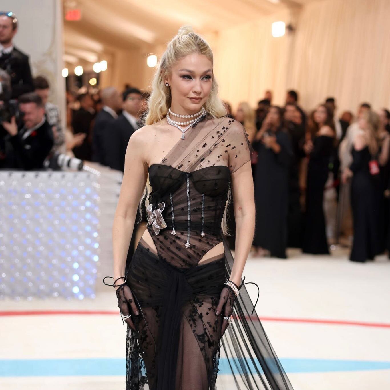 Spotted! Gigi Hadid wears @smilingrocksco high jewellery to the 2023 Met Gala Celebrating &quot;Karl Lagerfeld: A Line Of Beauty&quot;. ✨💎🖤

Gigi wears the Dream Necklace a one-of-a-kind haute couture creation with 54 lab-grown diamonds, totalling 