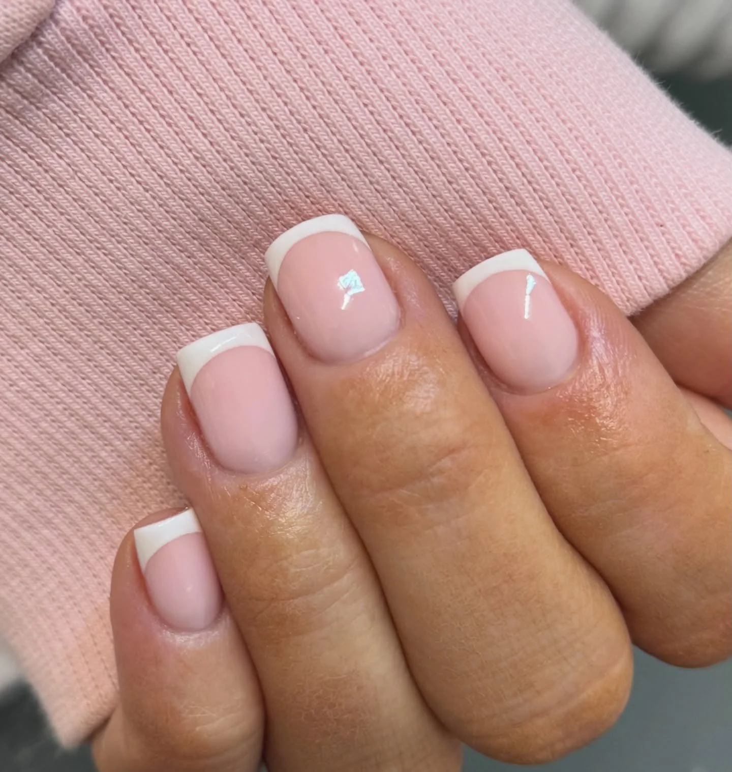 T H I S  F R E N C H 😮&zwj;💨

Using @the_gelbottle_inc Dolly and Daisy, perfect French combo

#frenchpolish #nailstyle #nailtech #cleanandfresh #glasgow