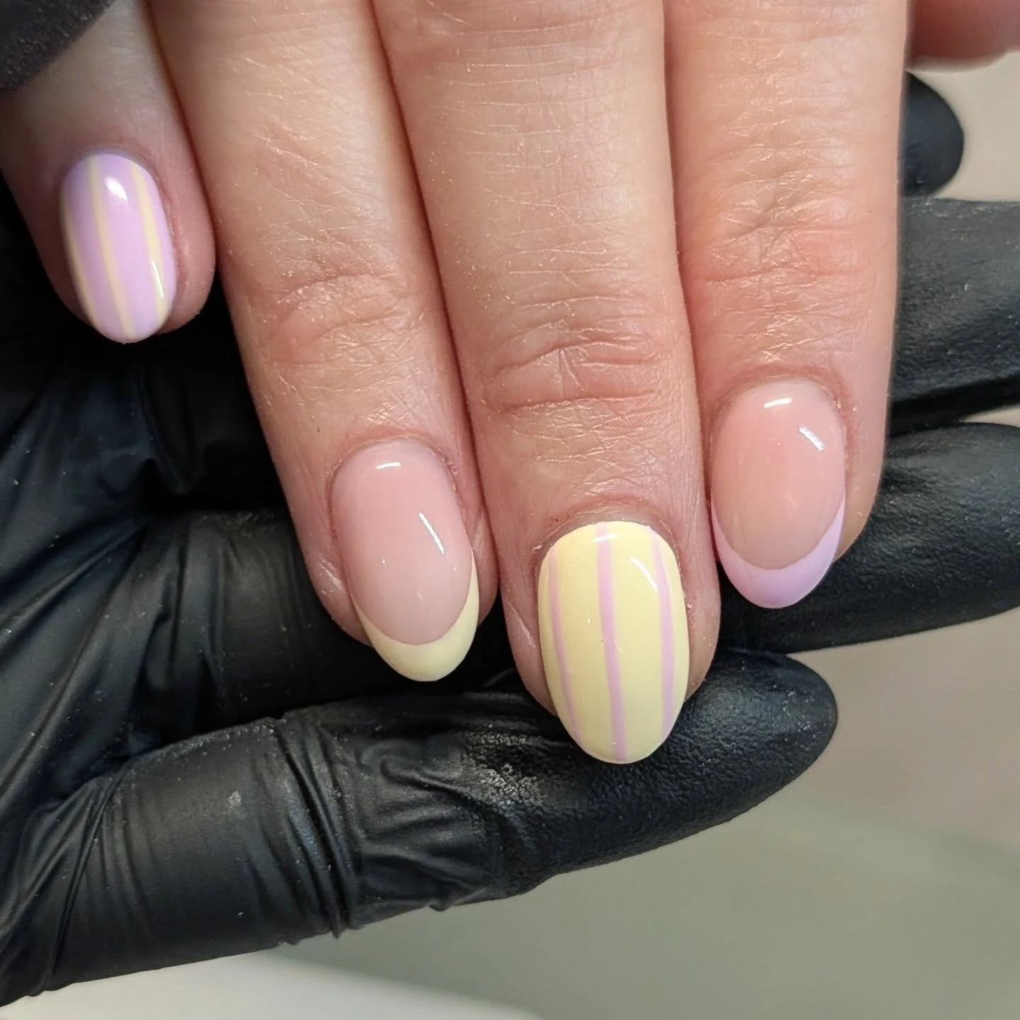 Manifesting some brighter weather with this springy set 🩷💛

Using @nailcraft_official Ether builder and Bliss, finished using @korraprofessional

#spring #springnails #pastelnails #nailinspo #nailtech