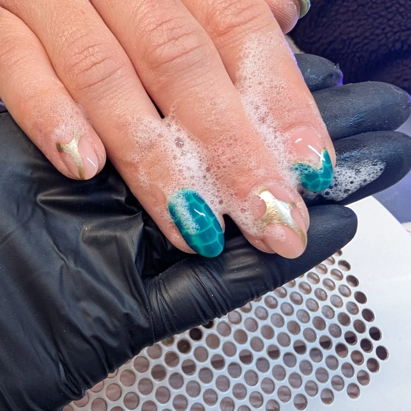 It's giving holiday nails 🐠🫧

Using @twenty.pro.official Gisele and finished using @korraprofessional

#nails #holidaynails #summernails #nailtech #nailinspo