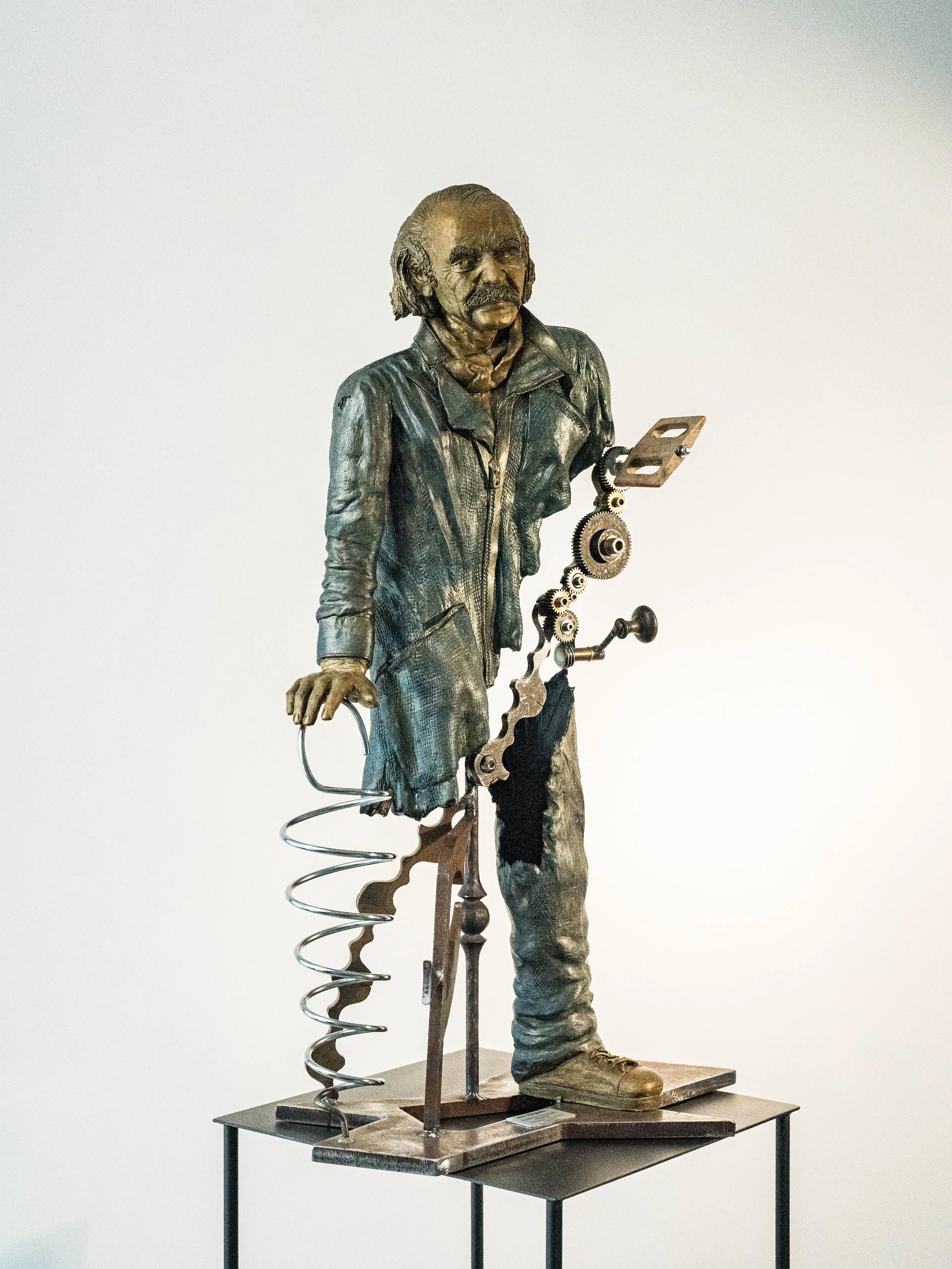 Réflexion, sculpture contemporaine hommage à Jean Tinguely par Anita de Nervaud.
