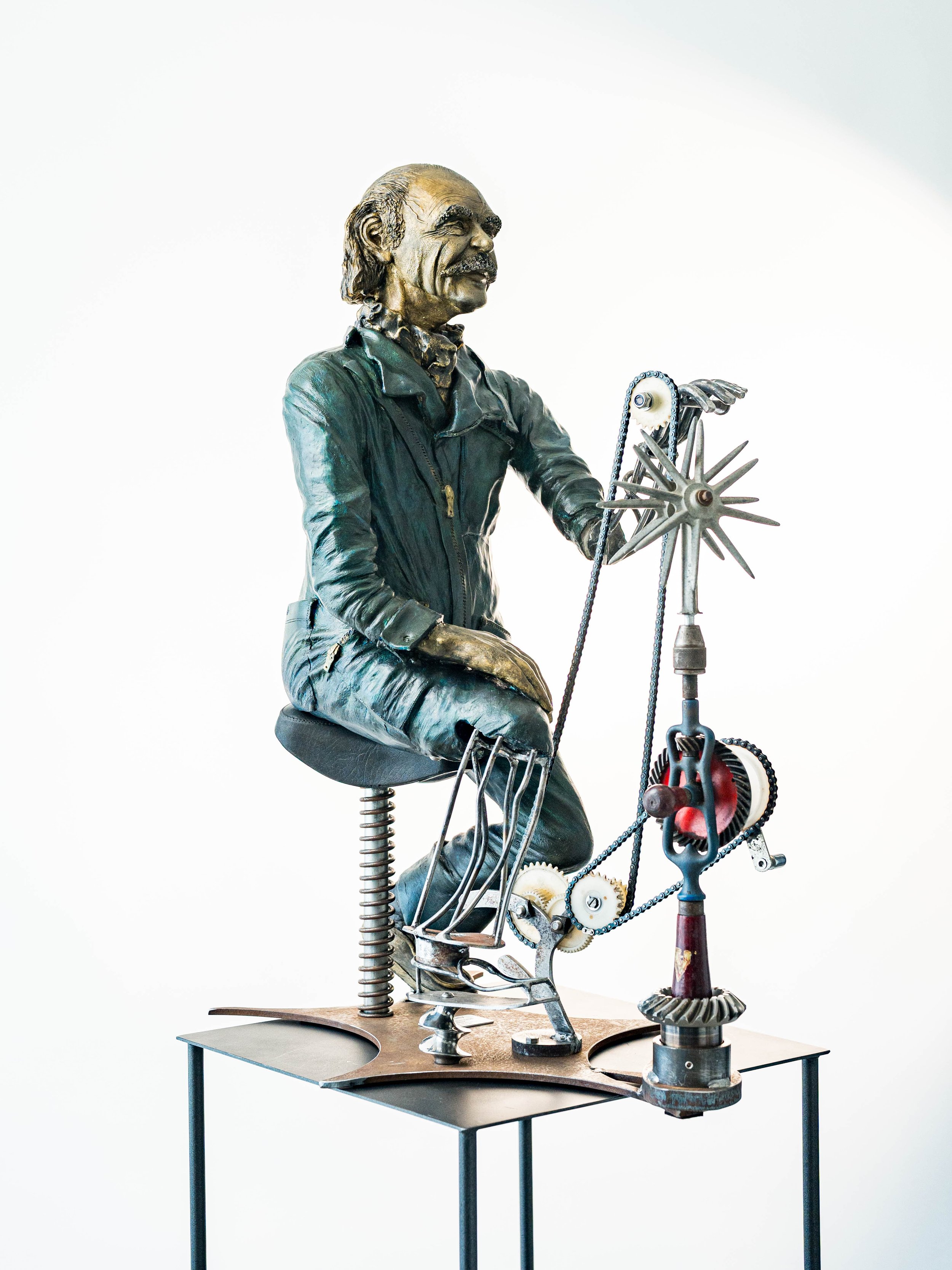 Satisfaction, sculpture contemporaine hommage à Jean Tinguely par Anita de Nervaud