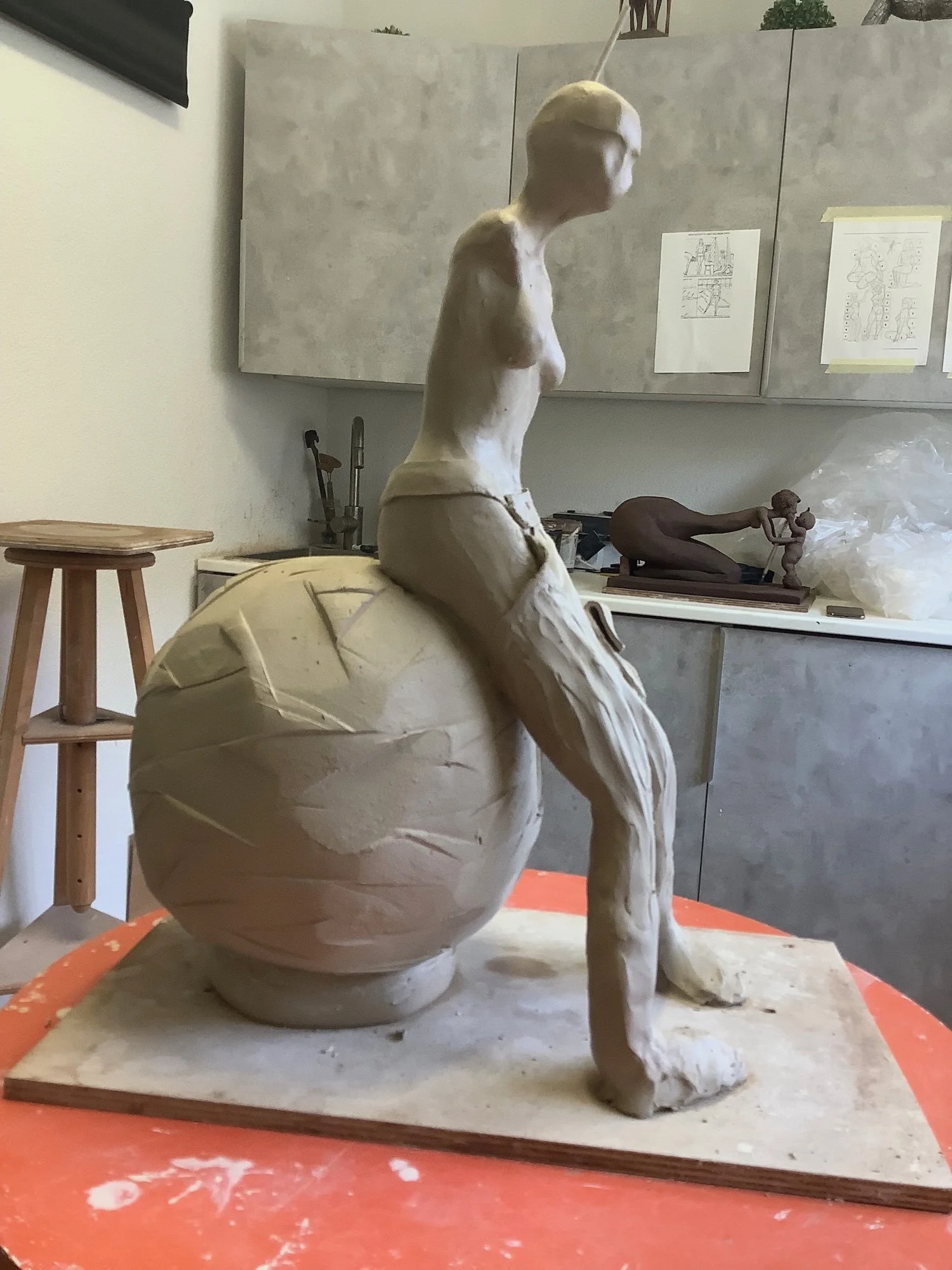 Le pantalon commence à prendre forme.