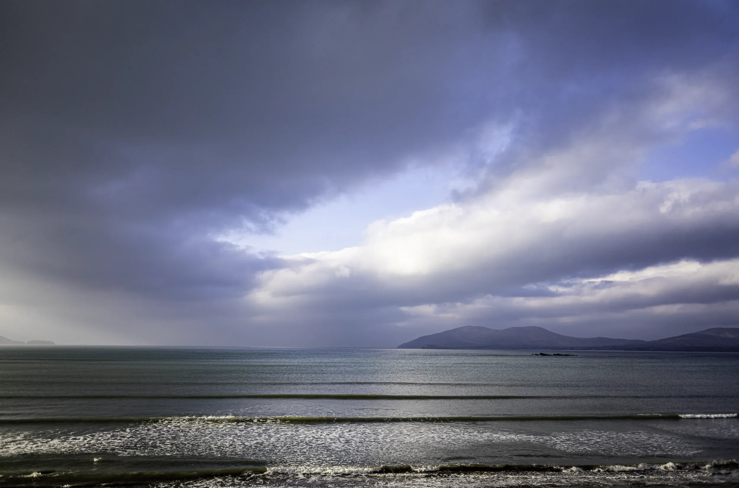  Gentle Rhythms    / Soft Atlantic waves beneath shifting skies in Waterville / Skellig Ring, 2021   KYI-050