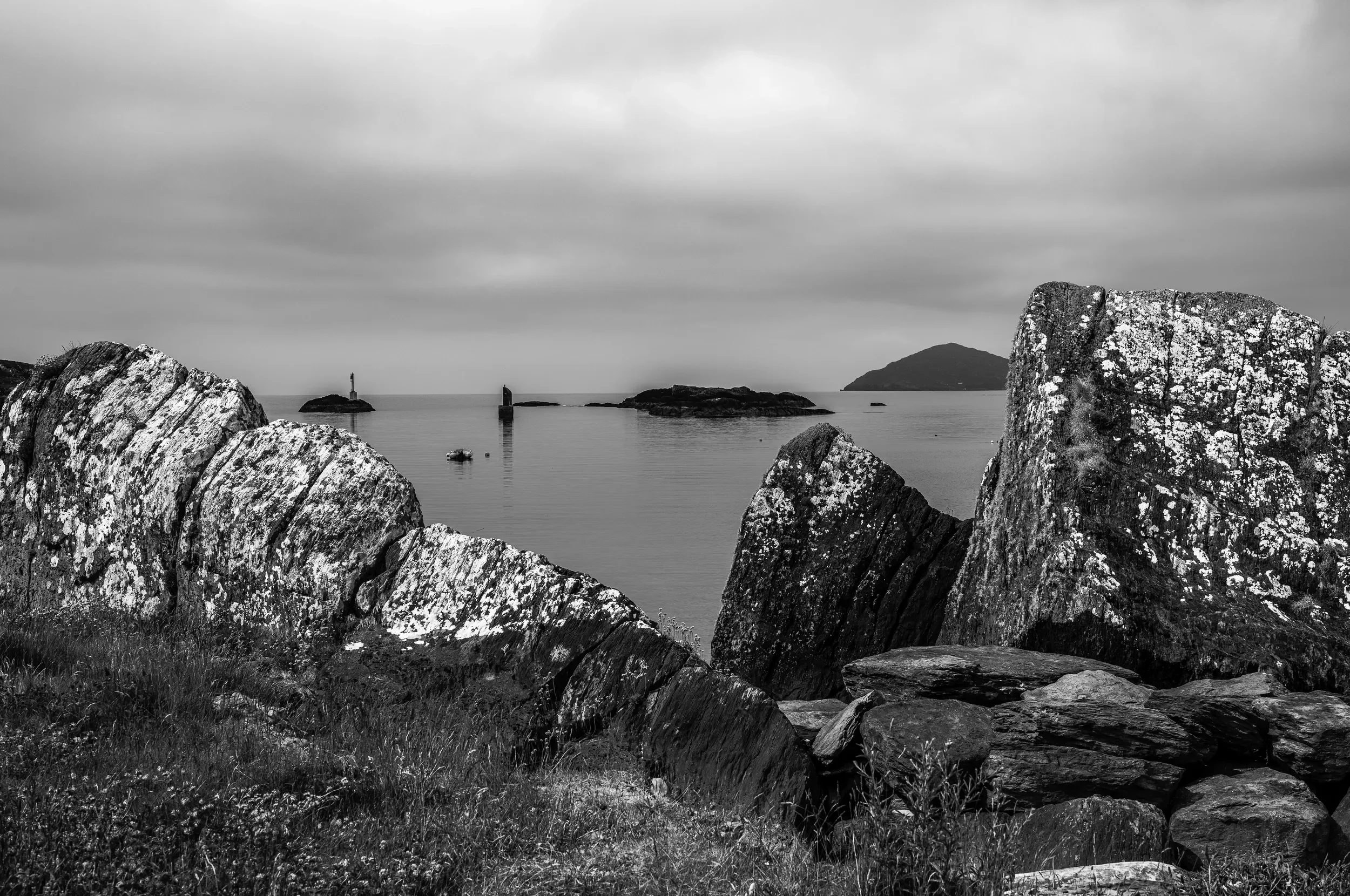   Sculpted Forms   / An interplay of bold rock formations, curves and contrasts / Ring of Kerry, 2023   KYI-064
