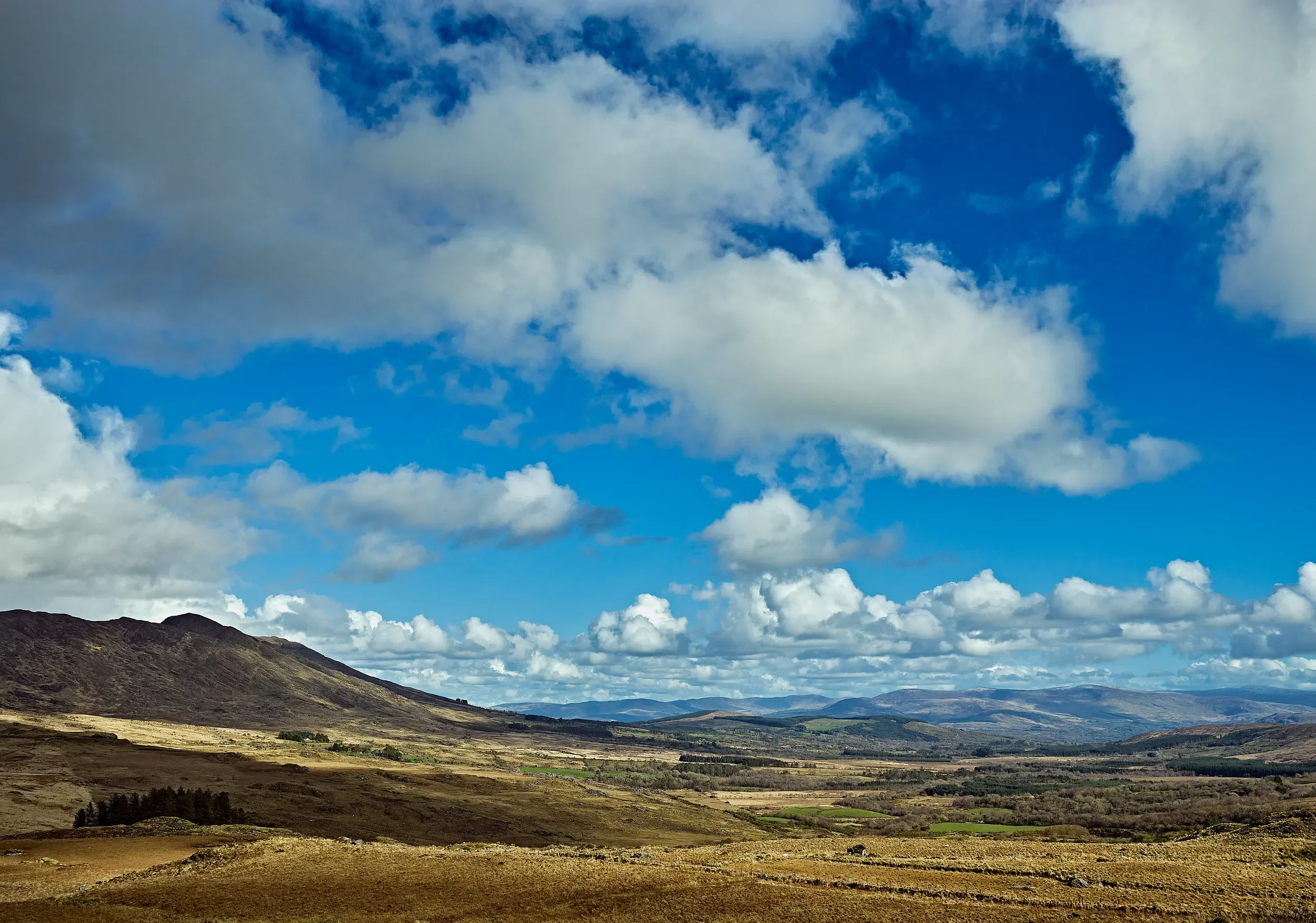   Clouds over Kerry   / Light and shadow revealing the contours of Killarney Reeks / Killarney National Park, 2024   KYI-072