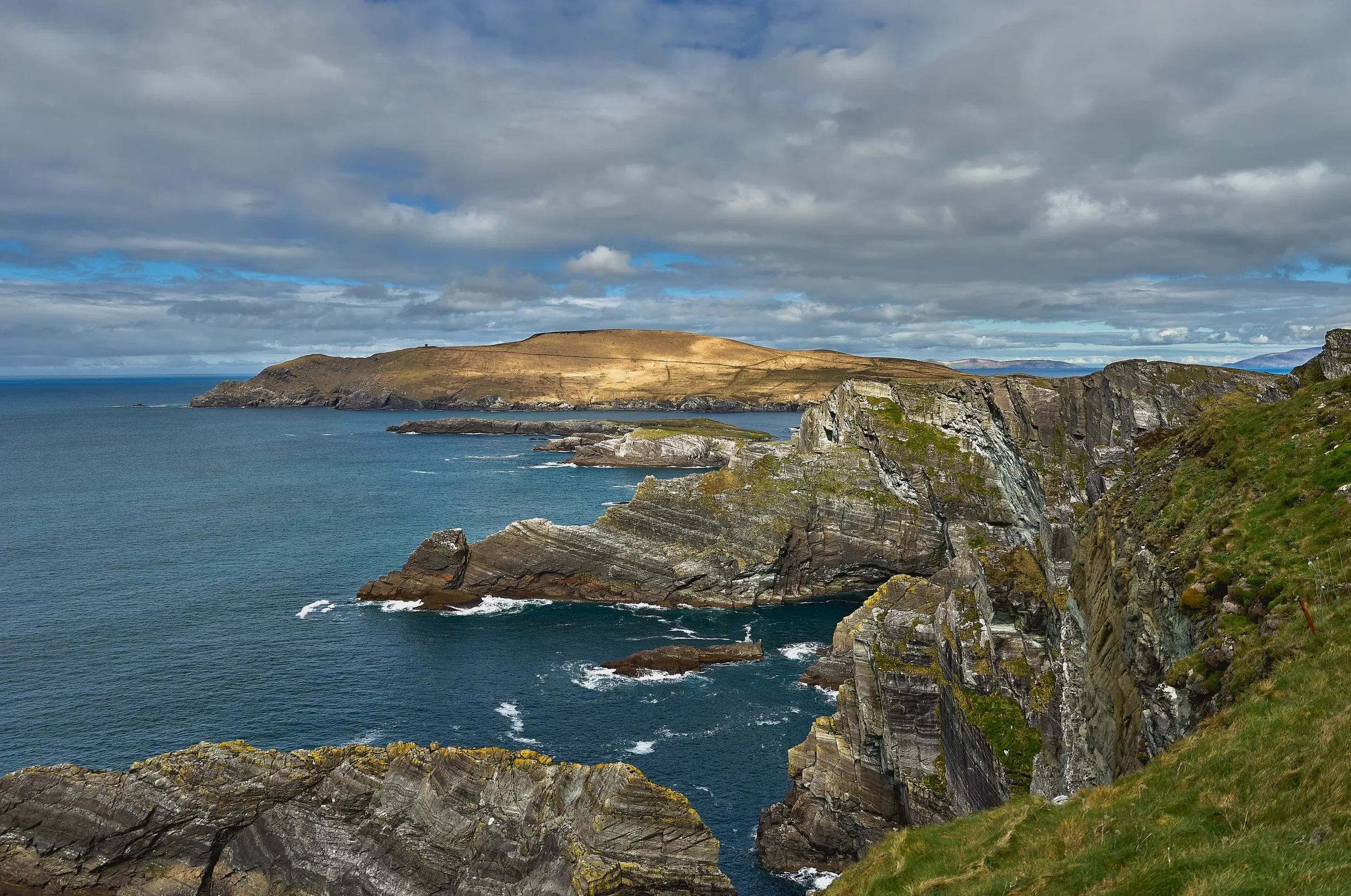  Overlooking Kerry Cliffs   / View from the Cliffs towards Bray Head on Valentia Island / Skellig Ring, 2024   KYI-025