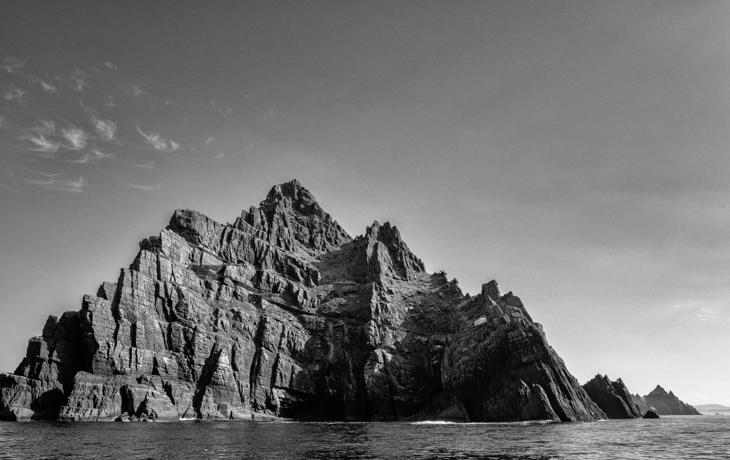   Skellig Michael   / The 1826 Lower Lighthouse beneath the brilliance of the sun / Skellig Ring, 2021   KYI-010