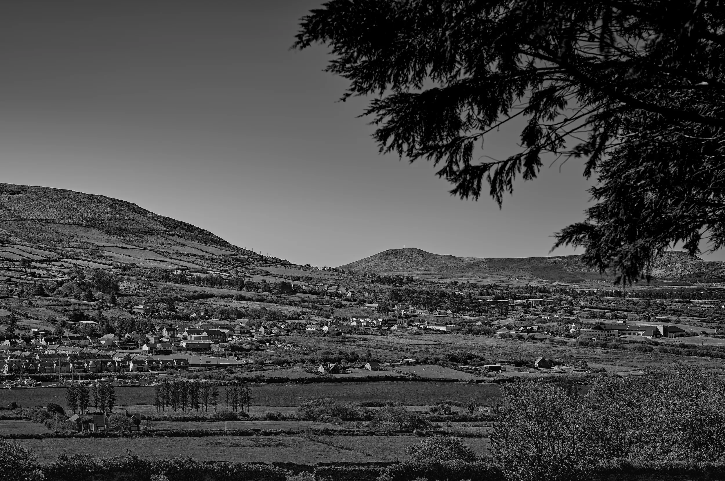   Challenging Beentee   / Vibrant market town of Cahersiveen beneath Beentee’s slopes / Ring of Kerry, 2026   KYI-017