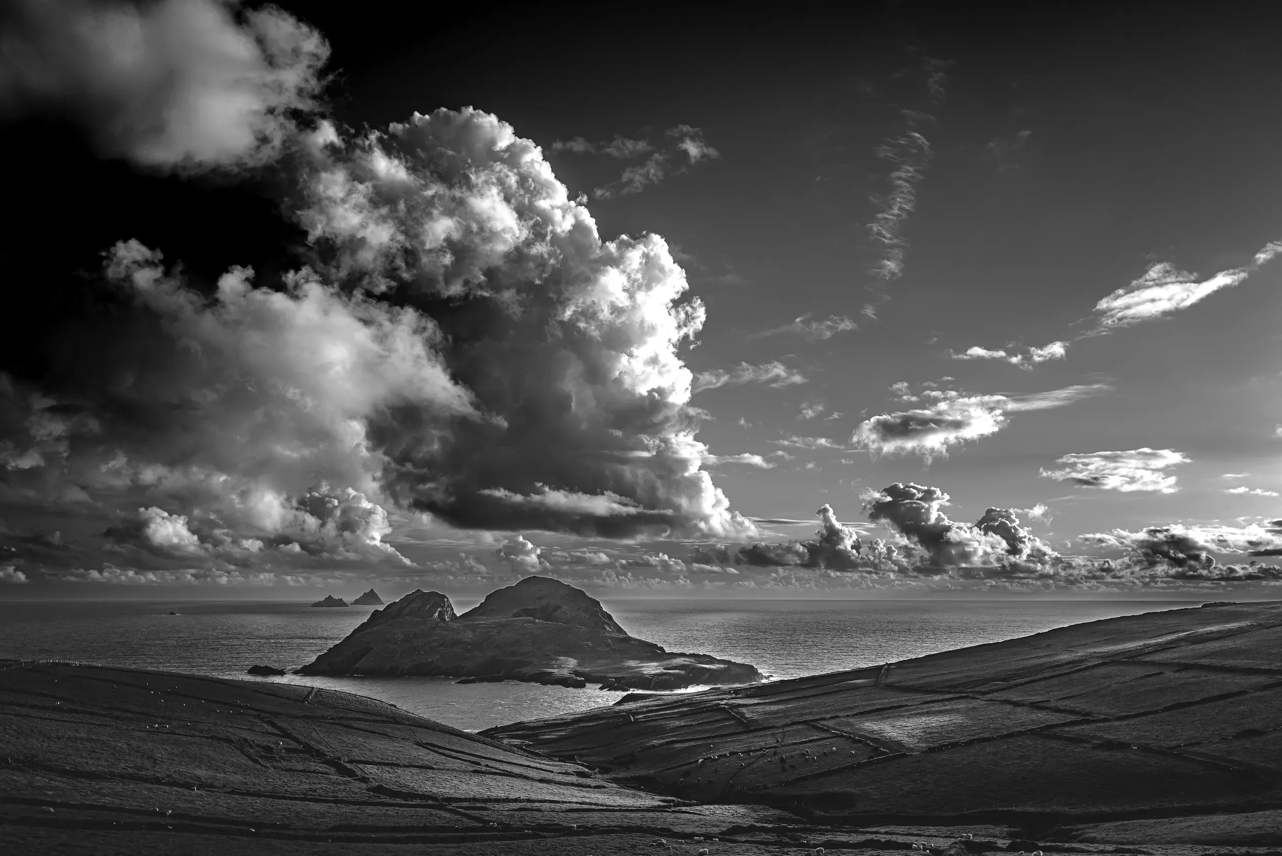   Cloud Caravan   / LFI “Coast Line“ Selection / Puffin Island, Lemon Rock and the Skelligs in the distance / Skellig Ring, 2021   KYI-003