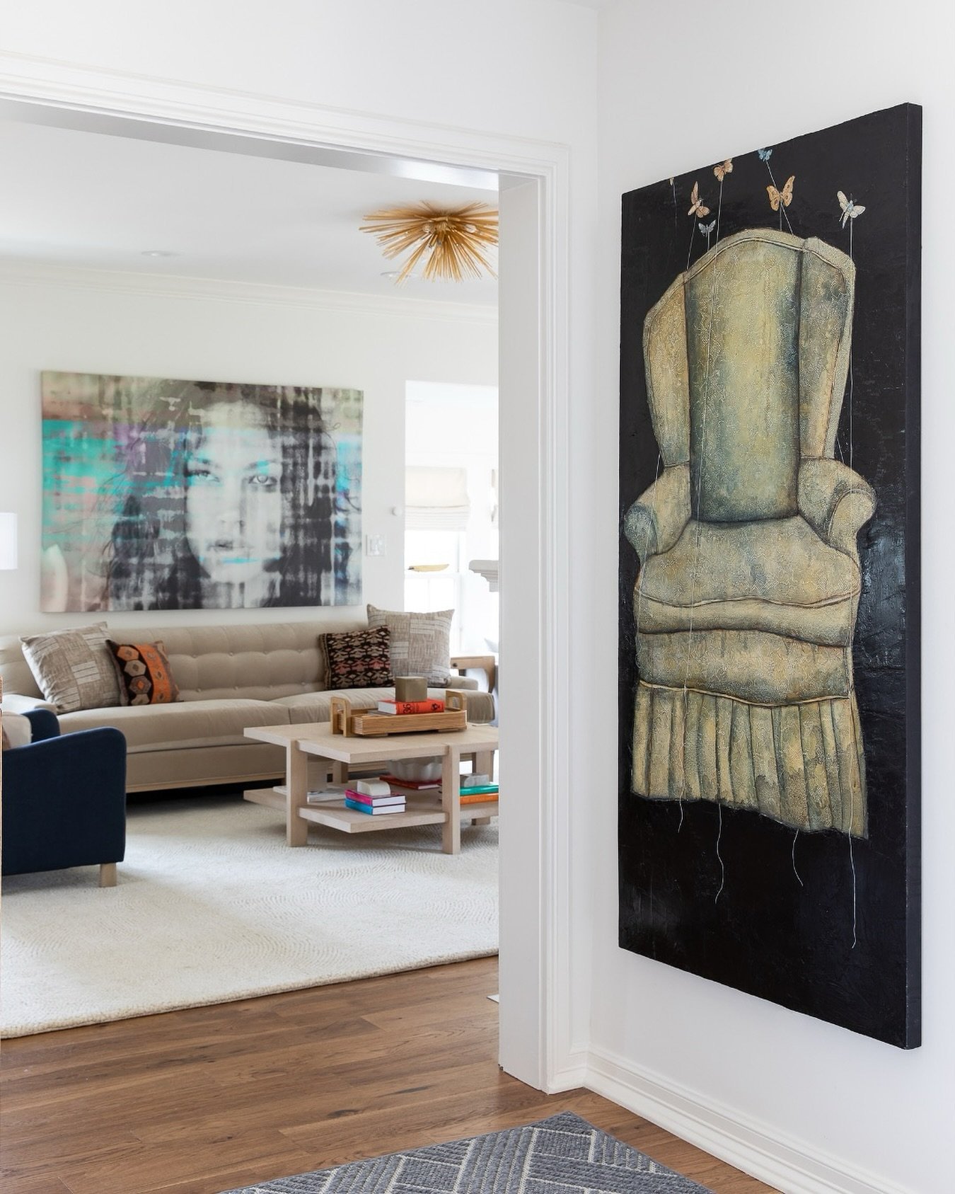Home is where the heART is 😉

.

. Design by @heather_jsd 

. Styled by @jocostyling 

. Photo by @laurenloganphotography 

.
#austininteriors #interiors123 #jsdwellings #austinhomes #wallart
#livingroomdecor #livingroomideas #atxhomes #atxinteriord