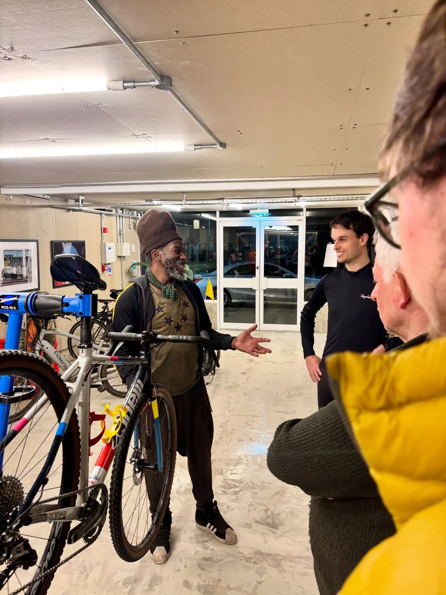 Thanks for attending!

A handful of us gathered around el presidente @lincolnromain last night as he talked us through some vital tips for going tubeless and prepping your bike for summer!!

A huge thanks to @upcycleldn_ for hosting!