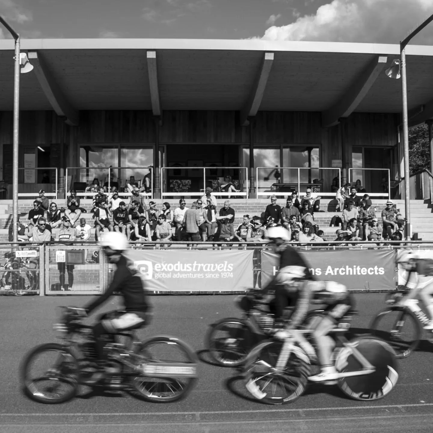 We've had Open Dernyfest. We've had Vets' Dernyfest. But the derny event of the year is fast approaching Herne Hill Velodrome on a vintage moped! 

BrixtonCC proudly presents: WOMEN'S DERNYFEST 2025 and Open Omnium

🗓️ Sunday 31st August 2025

🤔 Wh