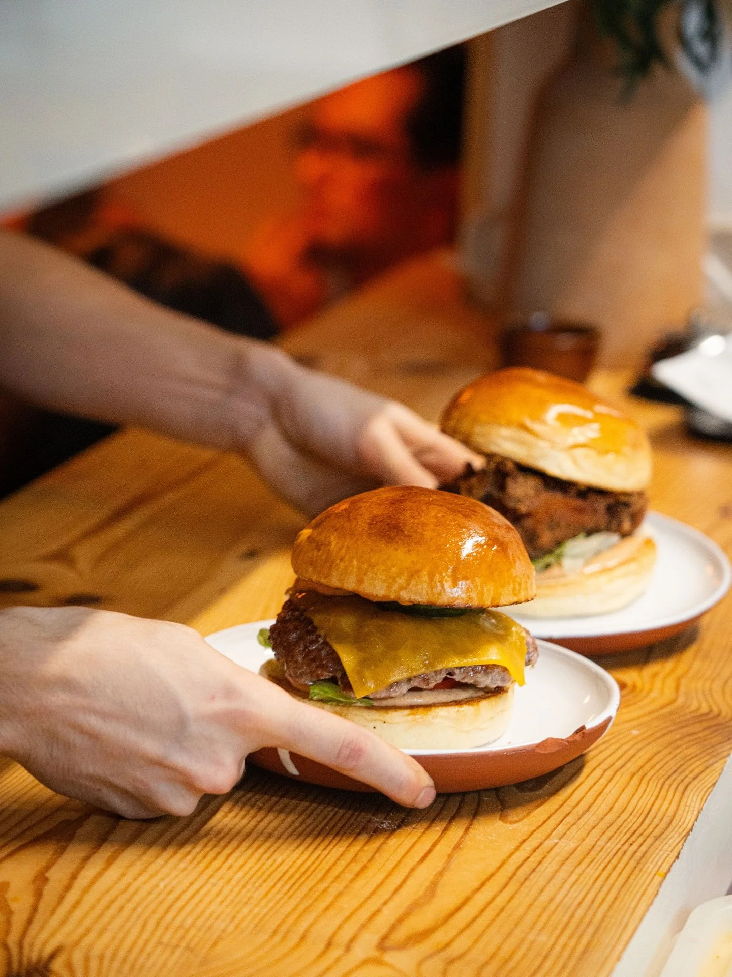 Burger nights are getting busy! We still have tables available for this Friday but Saturday is fully booked. Book a table to avoid missing out. 

&bull;&bull;&bull;

Les nits de hamburgueses cada cop estan m&eacute;s animades! Encara tenim taules dis