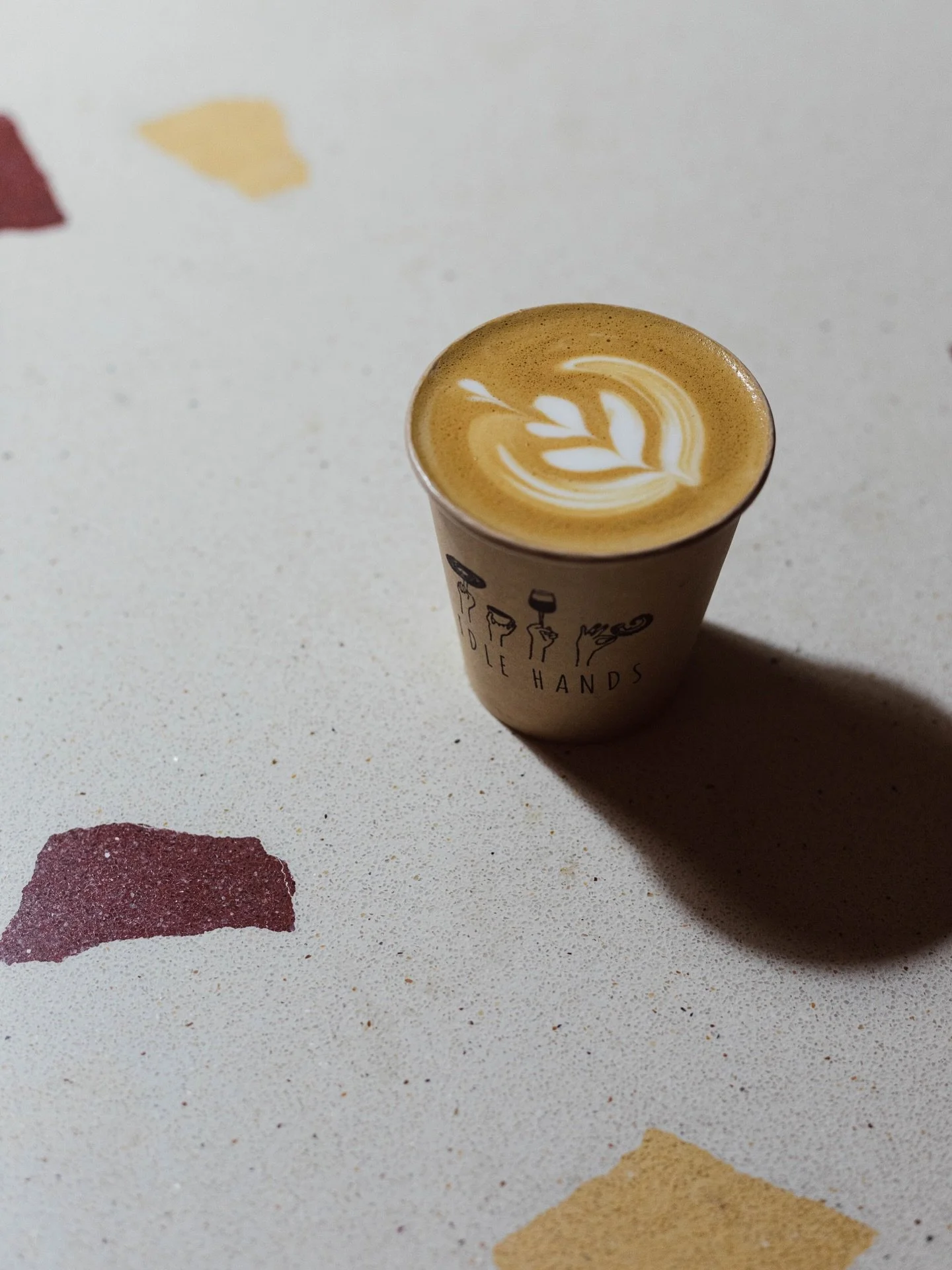 Vine a prendre un caf&egrave; abans de gaudir de l&rsquo;inici de les Fires de Girona. 🪰🔥&hearts;️

Come grab a coffee before enjoying the start of Fires de Girona.. 🪰🔥&hearts;️

Photography by @wetheunicornstudio 

#firesdegirona #idlehandsgiron