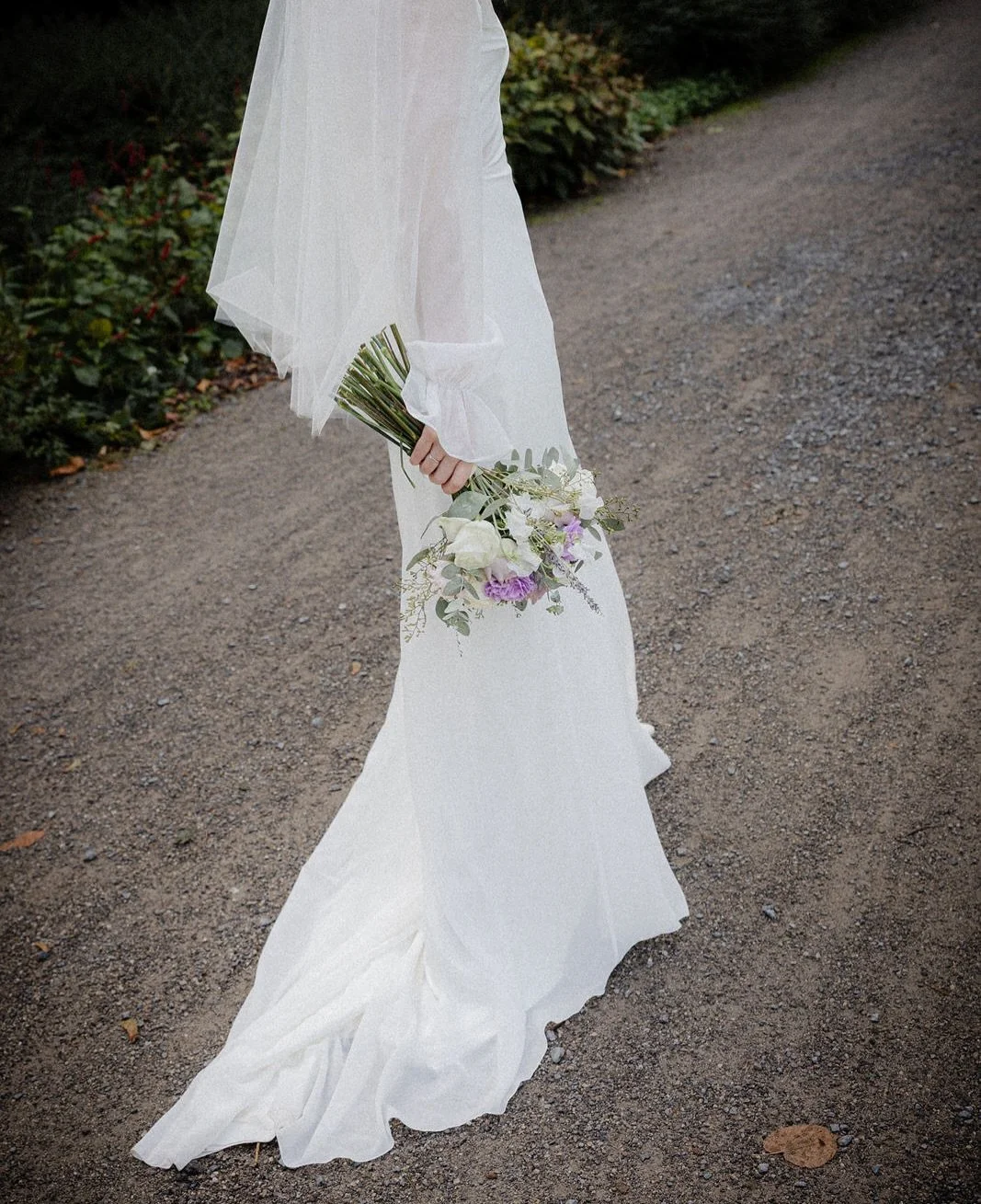 Manchmal passt einfach alles &ndash; das Licht, die Stimmung, die Menschen. ✨
Diese Hochzeit in D&uuml;sseldorf war f&uuml;r mich etwas ganz Besonderes: elegant, ruhig und voller feiner Emotionen.
Es war eine kleine Hochzeitsgesellschaft mit acht Men