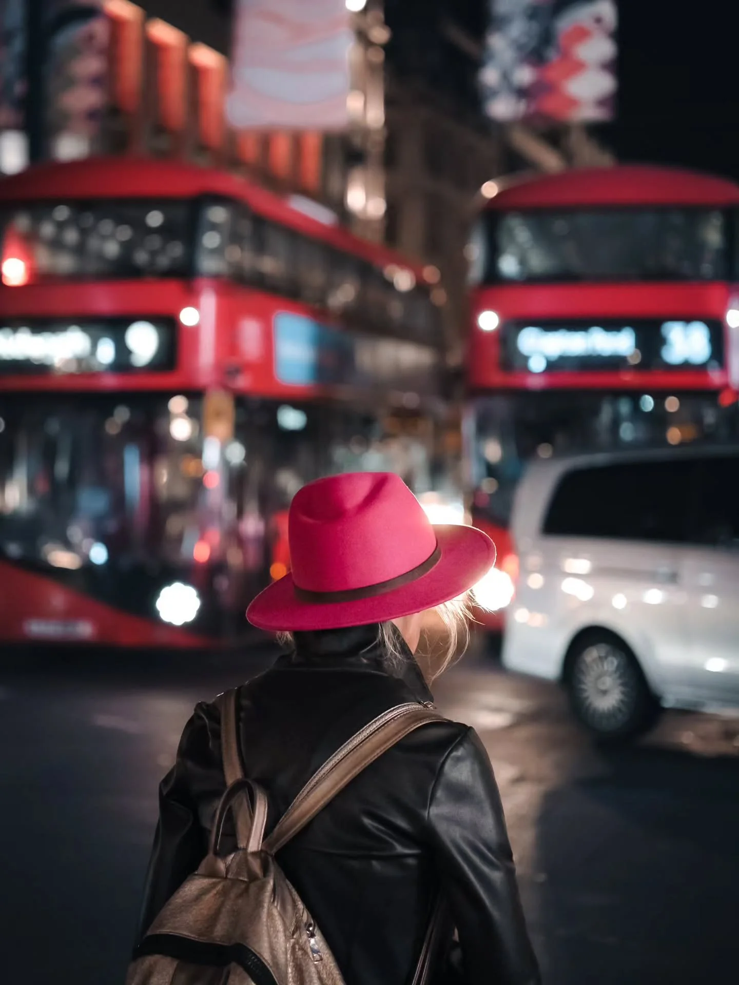"AFTER DARK"... 1-6? Currently on the way to the final workshop for this season. Next low light workshop will be in October 2026 👀
#London #streetphotography #fujifilm