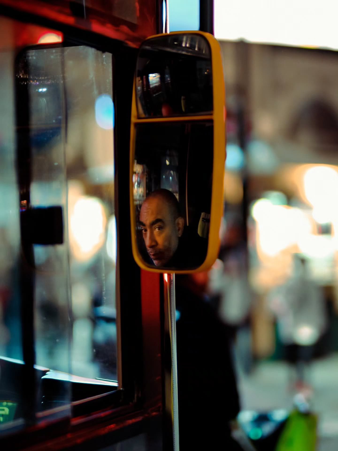 "NOCTURNAL ESCAPADES"... 1-6?
#London #streetphotography #lowlight #workshop
