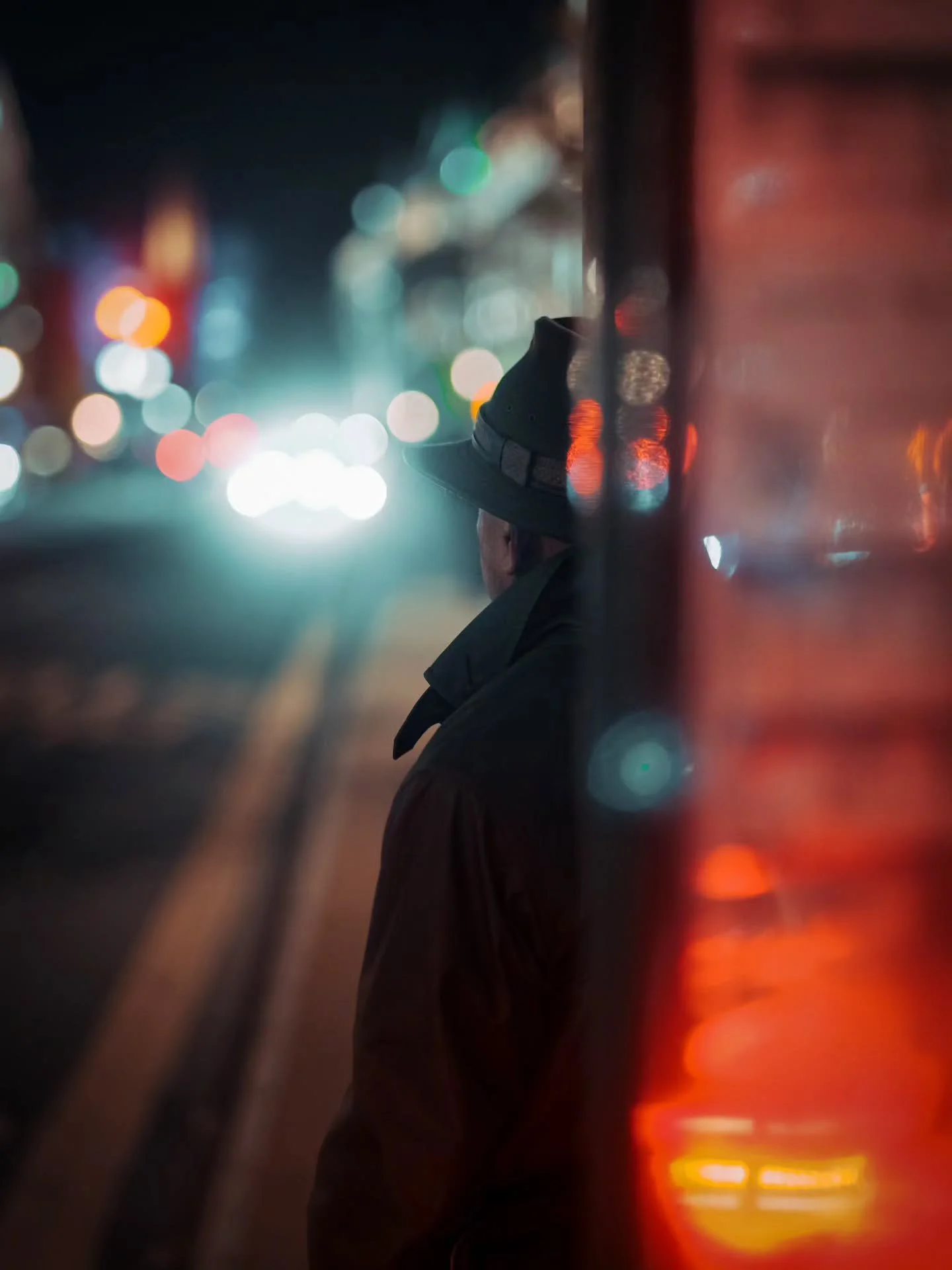 "NIGHTFALL LONDON"... 1-5?
#streetphotography #Lowlight #workshop