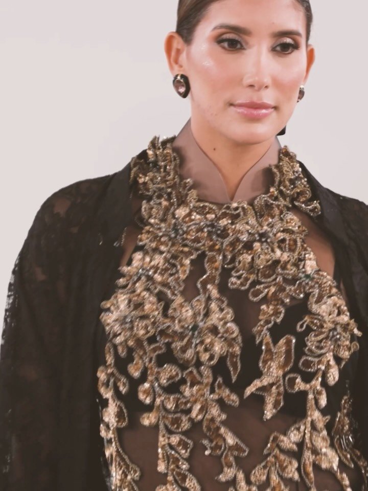 Classic, elegant, sensual &mdash; these are often the words used to describe the &aacute;o d&agrave;i.
 There is something truly magical about it. When you wear an &aacute;o d&agrave;i, you feel poised, graceful, and quietly powerful &mdash; regardle