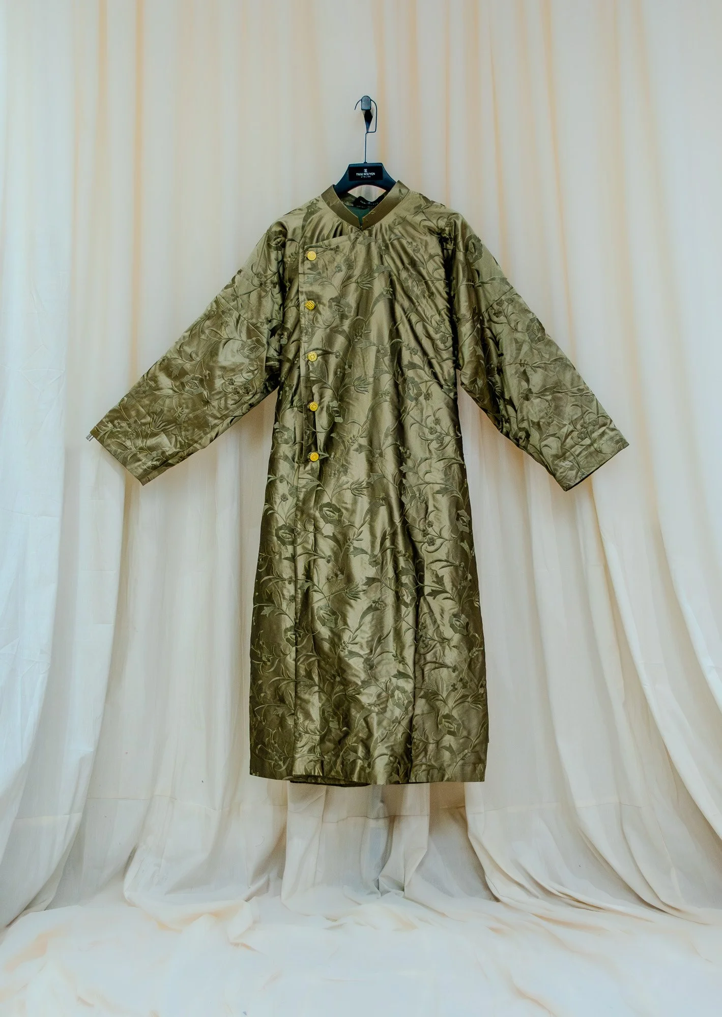 One-of-a-kind - Non-gendered - One-Size - Áo Dài Ngũ Thân Trench Coat - Moss Green Embroidered Silk Taffeta